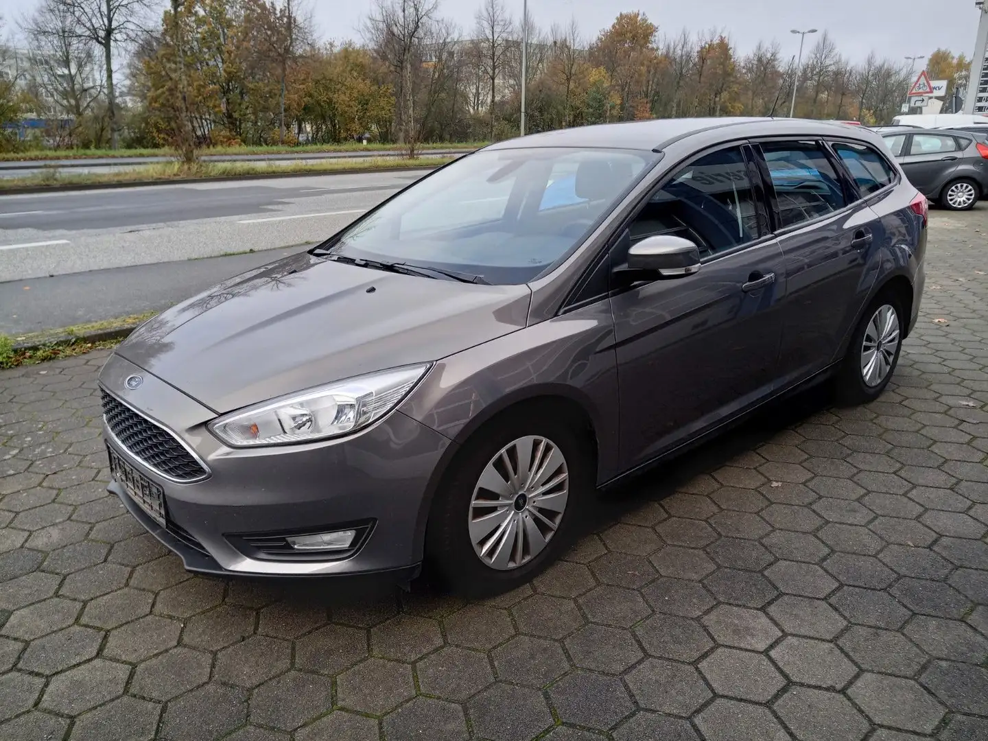 Ford Focus Turnier Business/AHK/HU neu Brun - 2