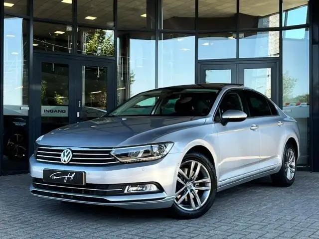 Volkswagen Passat 1.4 TSI ACT HIGHLINE - PANO - TREKH.