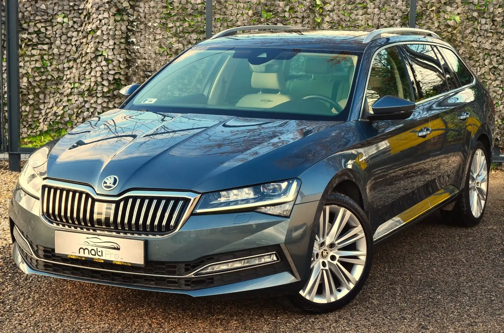 Skoda Superb Combi L&K 4x4 Grau - 2