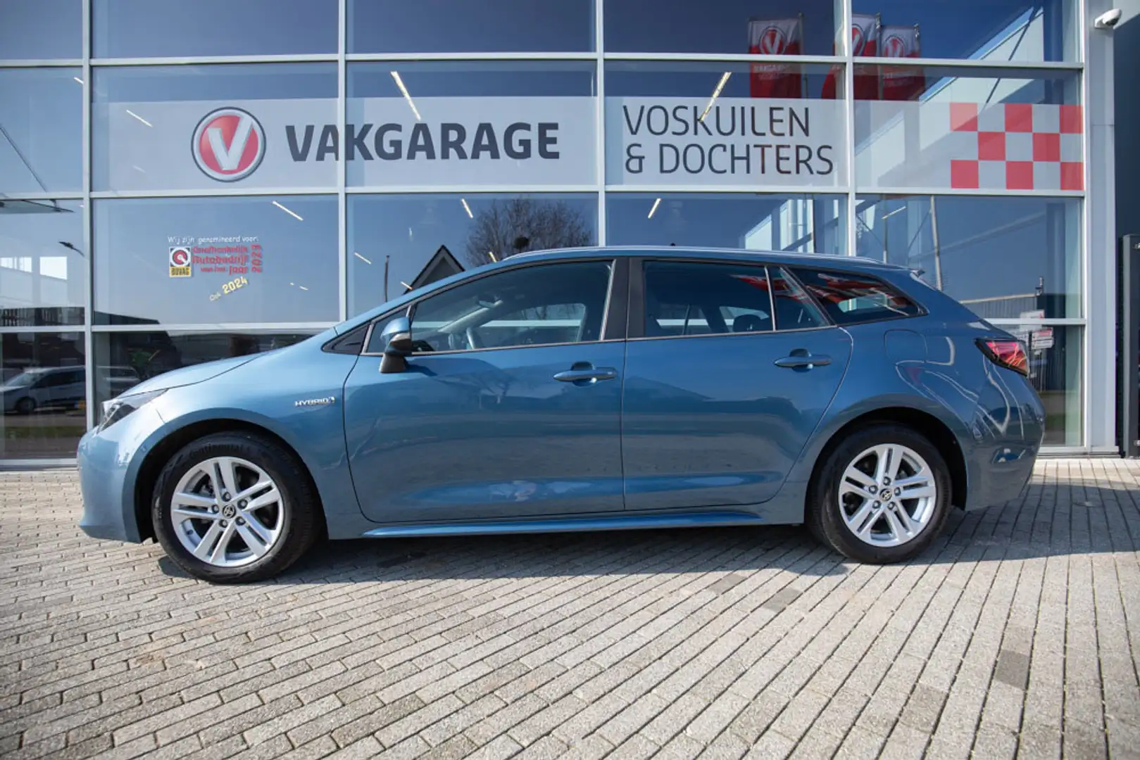 Toyota Corolla Touring Sports 1.8 Hybrid Dynamic| Camera | Parkpi Blau - 2