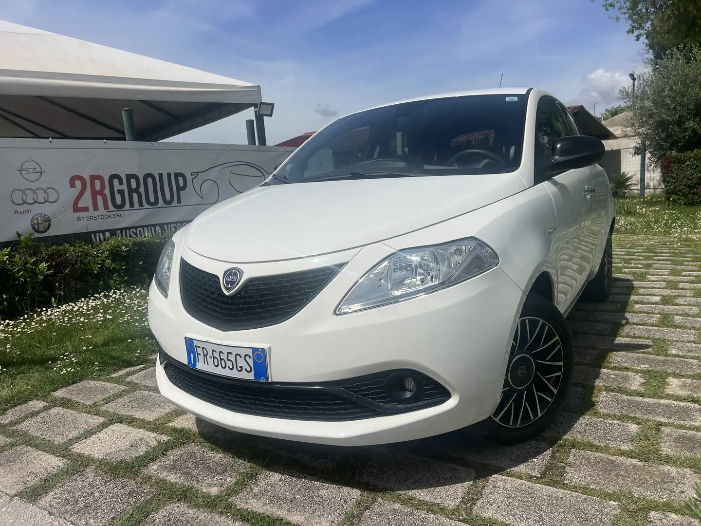 Lancia Ypsilon 1.2 Gold ecochic Gpl 69cv my18 Blanc - 1