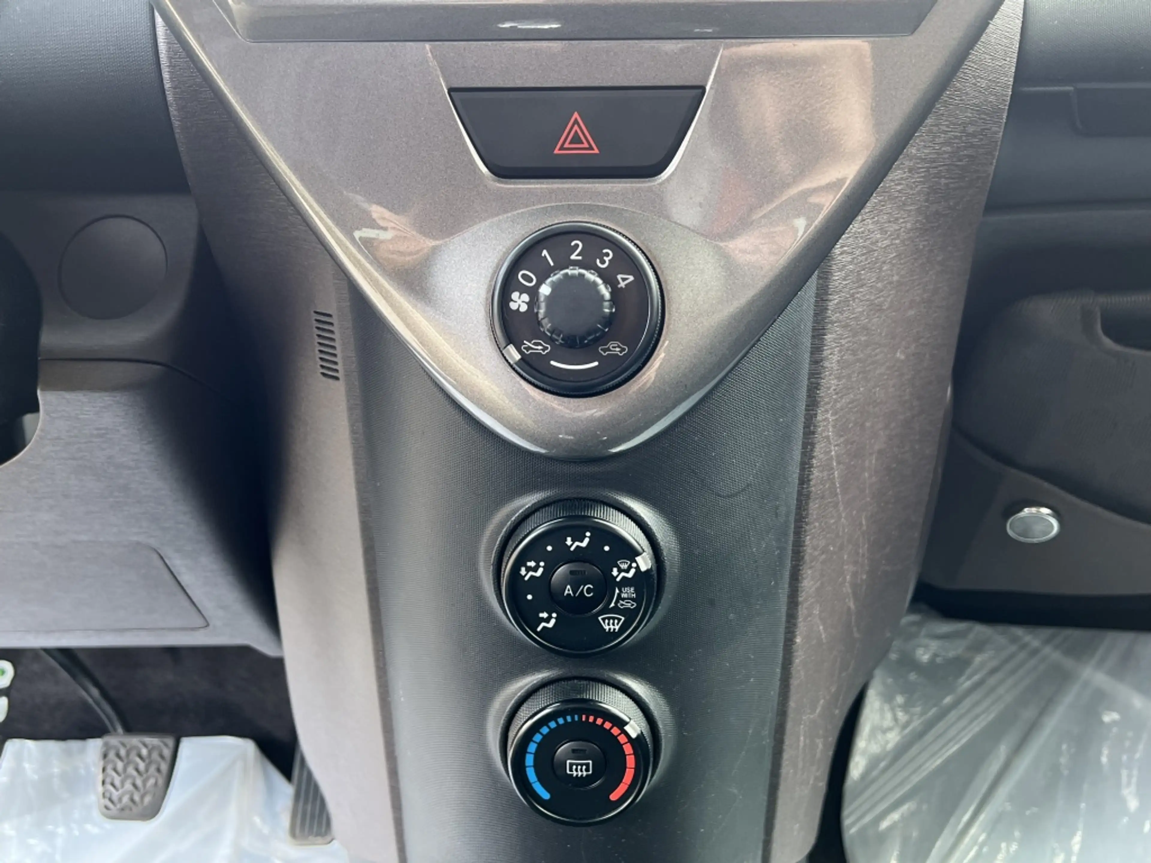 Toyota iQ 1.0 VVTi Comfort | NL auto | LMV | All season band — photo 23