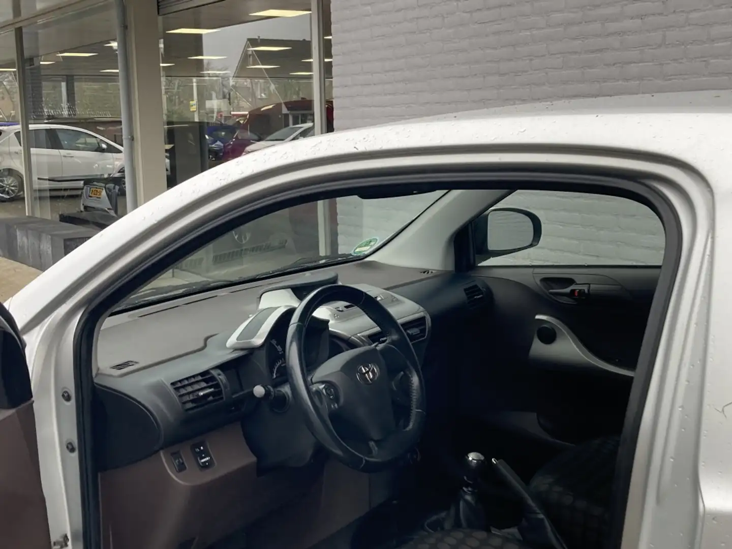 Toyota iQ 1.0 VVTi Comfort | NL auto | LMV | All season band Grau - 2