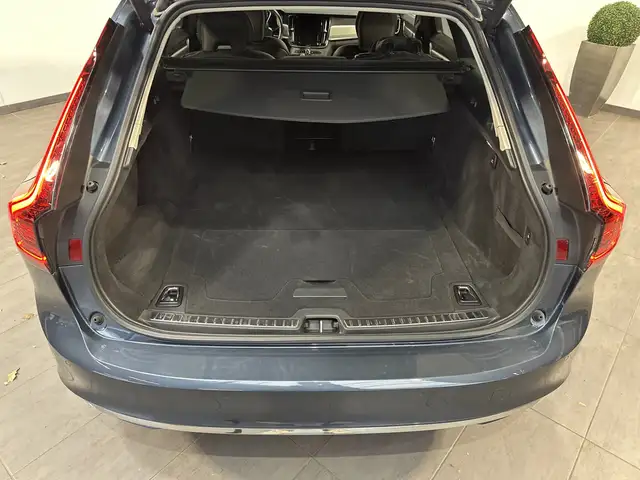 Volvo V90 view 6