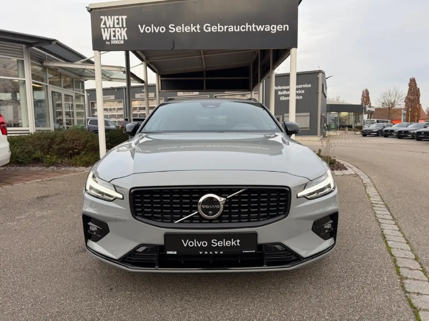 Volvo V60 Plus B4 Dark Leder Digitales Cockpit Memory Sitze Gris - 2