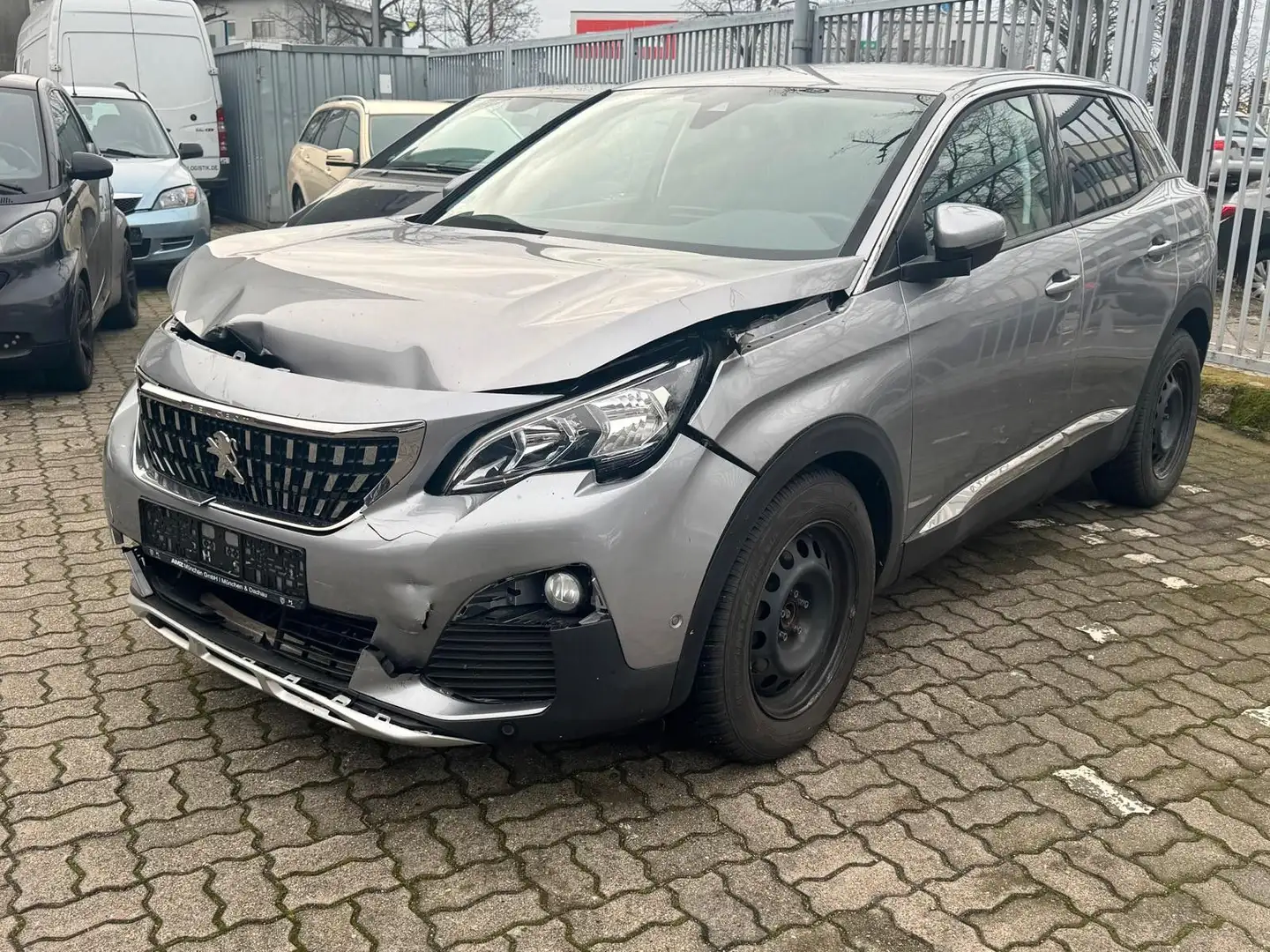 Peugeot 3008 1,6ltr. 31tkm Navi Grau - 2