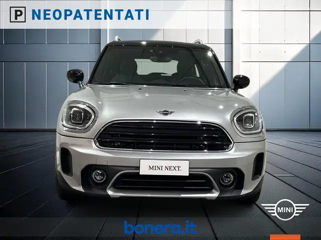 MINI Countryman view 3