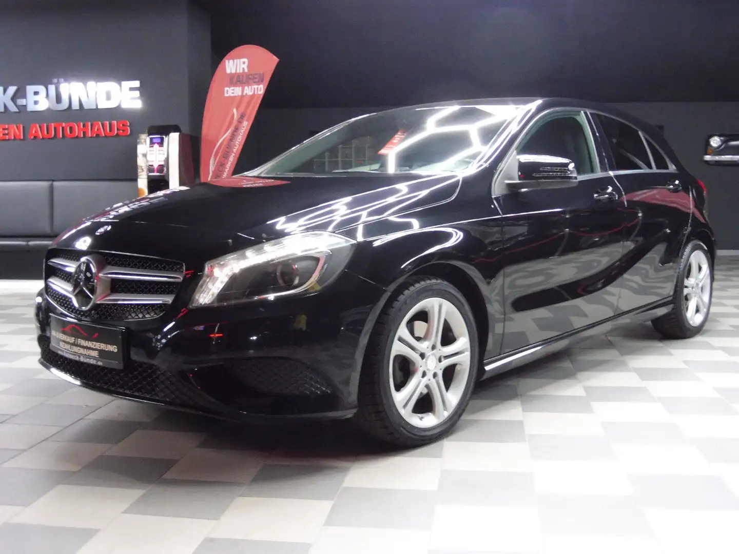 Mercedes-Benz A 180 A180 BlueEfficiency Aut/Bi-Xenon/Sportsitze/Navi Negro - 2