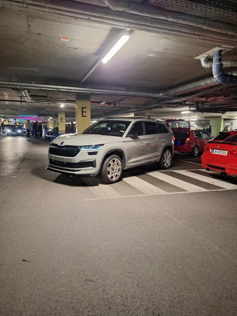 Skoda Kodiaq 2,0 TDI SCR 4x4 Sportline DSG ***VOLL*** Grau - 1