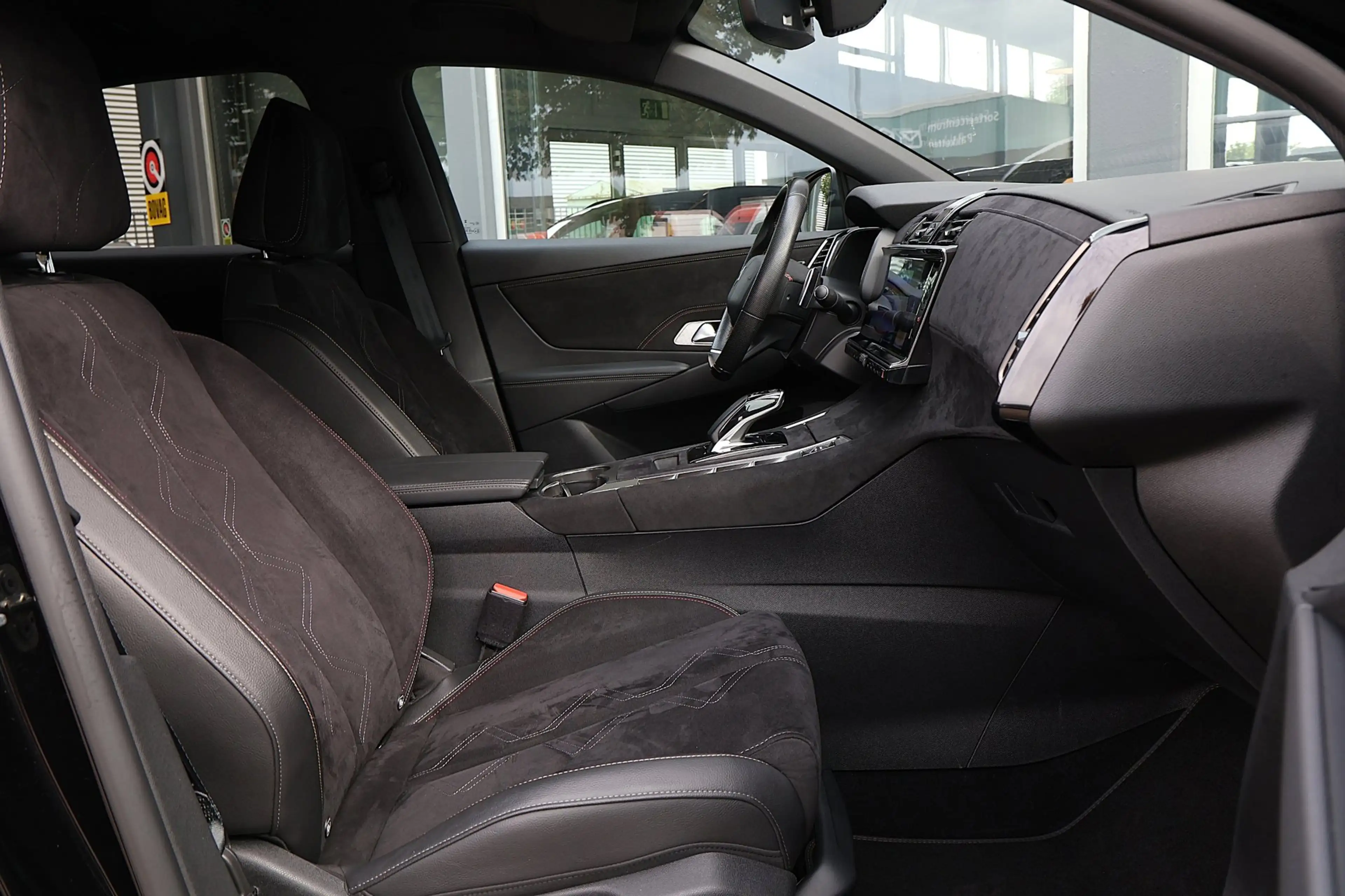DS Automobiles DS 7 E-Tense 225 Performance Line — photo 14