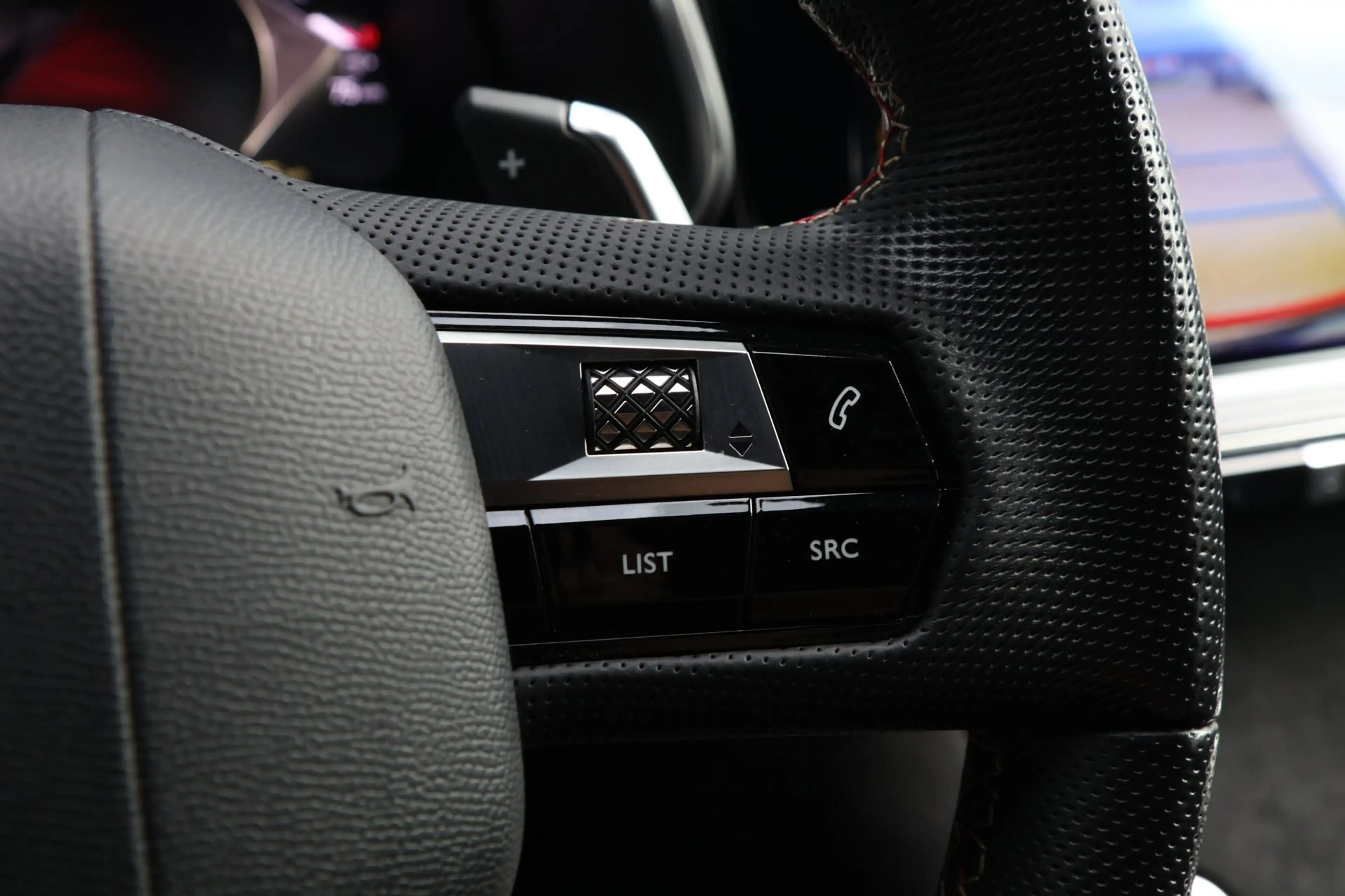 DS Automobiles DS 7 E-Tense 225 Performance Line — photo 11