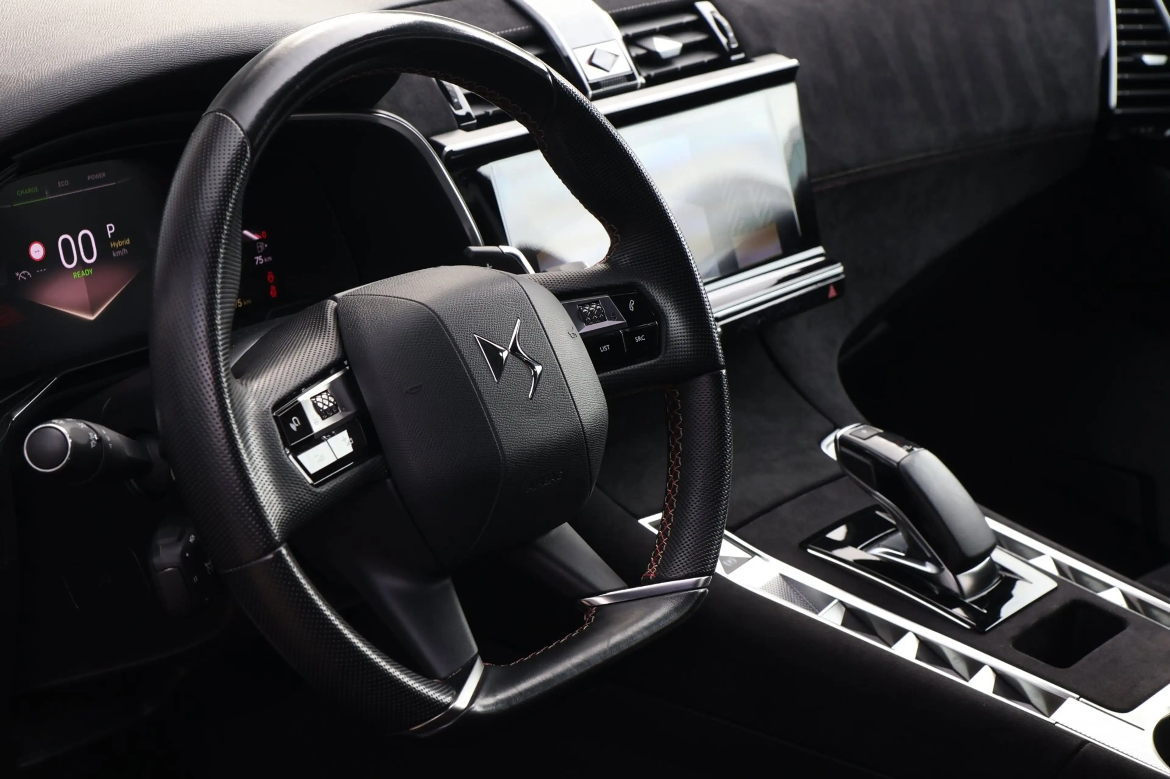 DS Automobiles DS 7 E-Tense 225 Performance Line — photo 13
