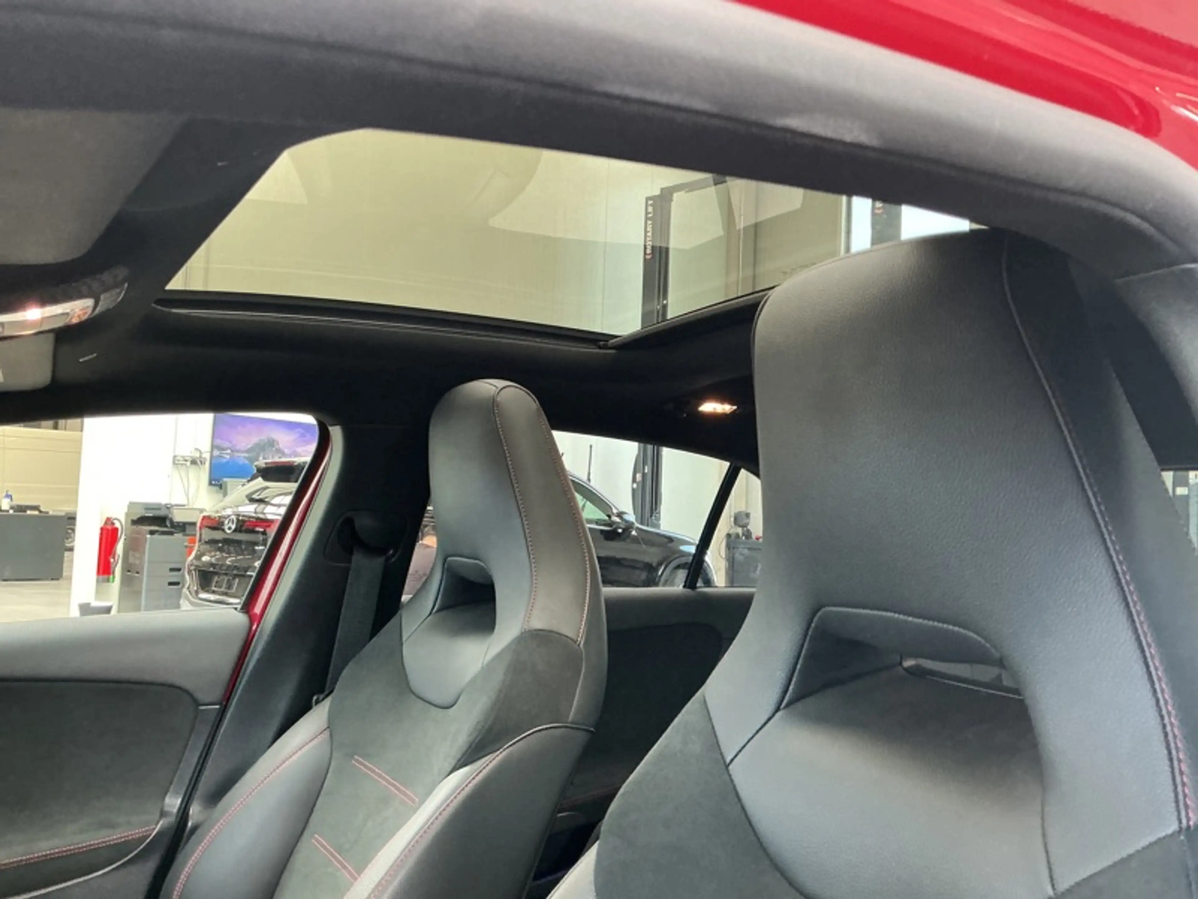 Mercedes-Benz A 250 e AMG Pack Night Toit Pano — photo 14