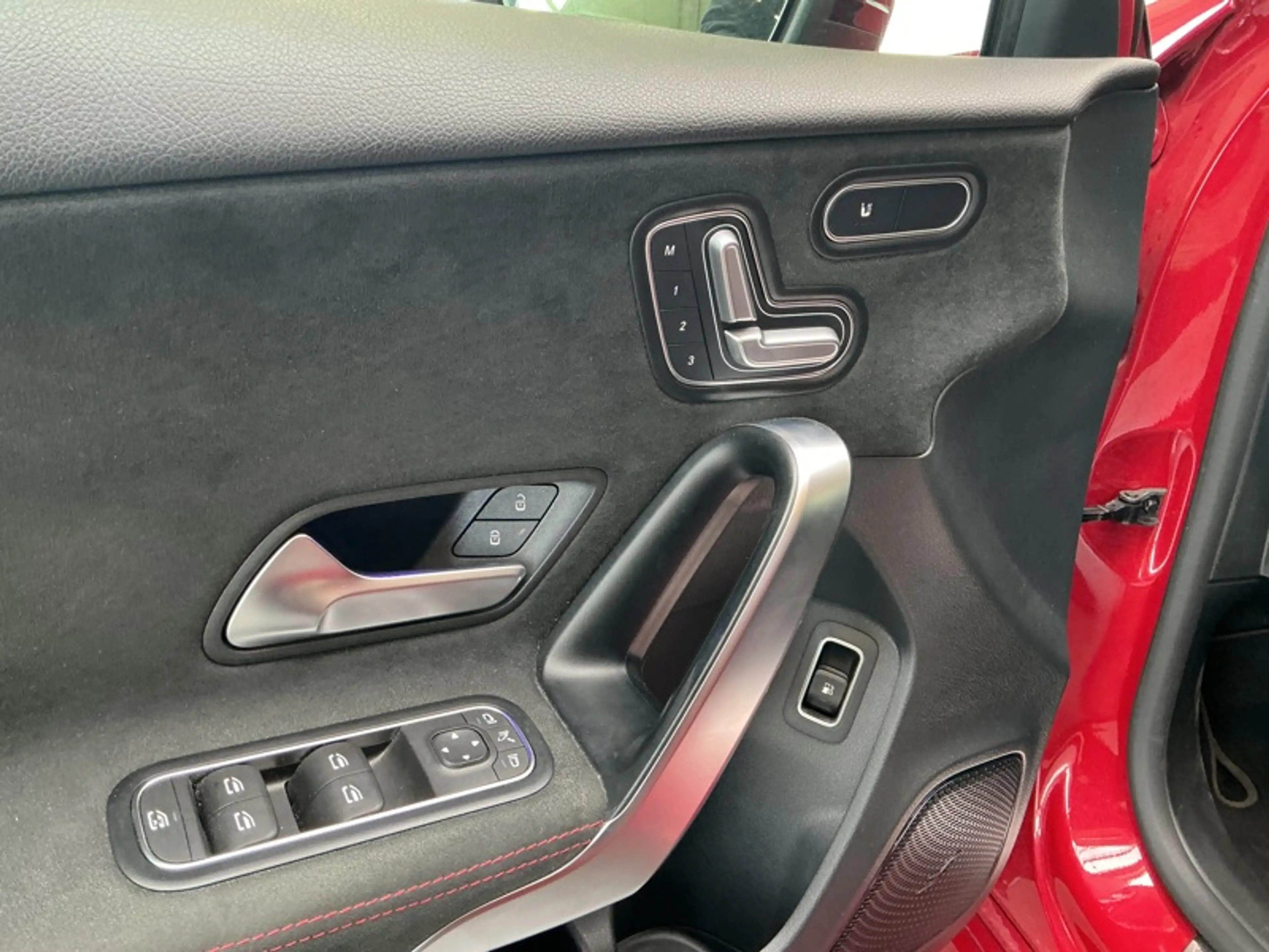 Mercedes-Benz A 250 e AMG Pack Night Toit Pano — photo 13