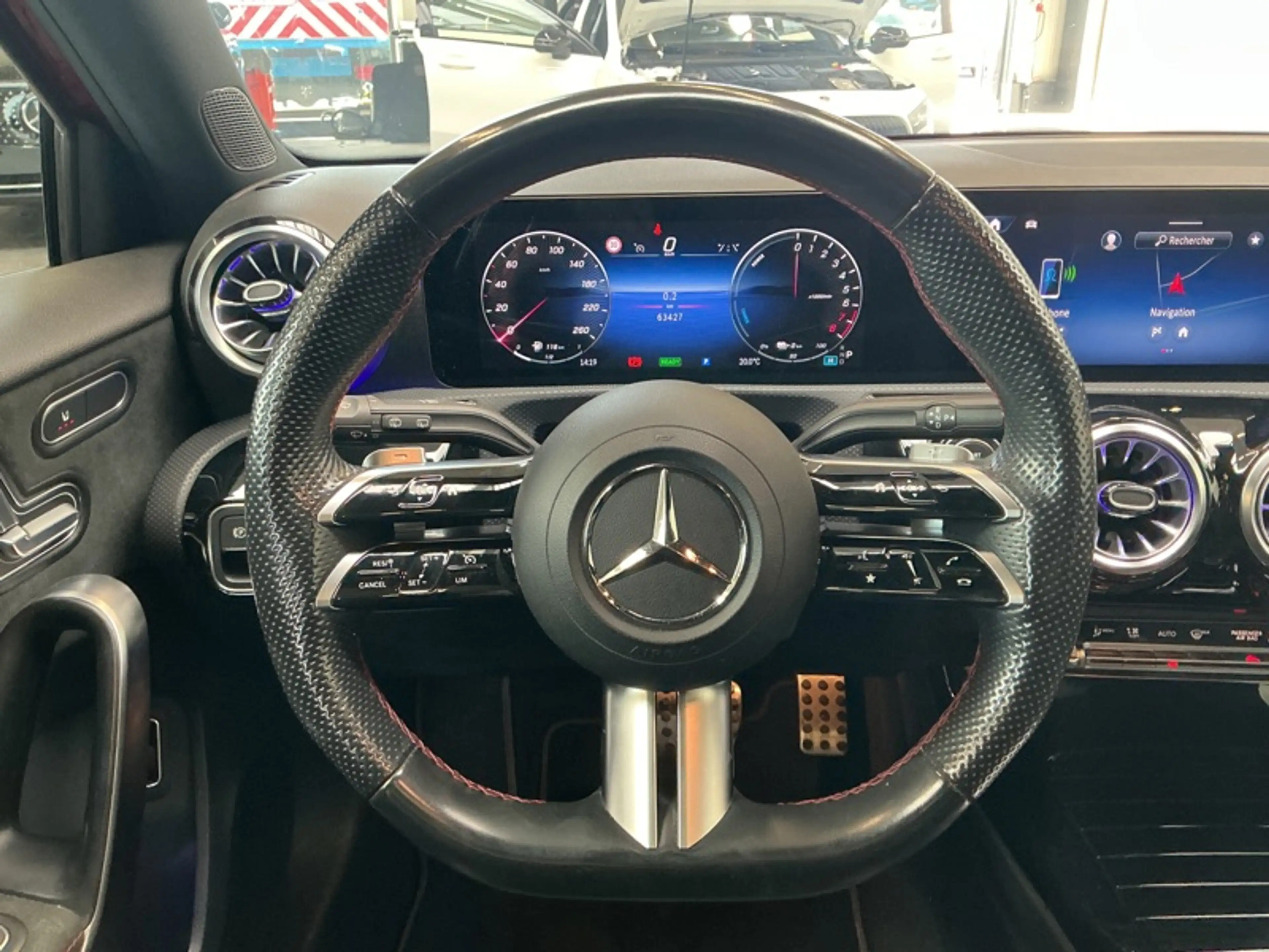 Mercedes-Benz A 250 e AMG Pack Night Toit Pano — photo 3