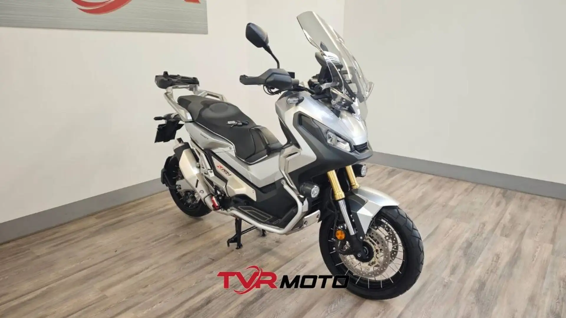 Honda X-ADV 750 Travel Edition DCT Abs my17 - 1