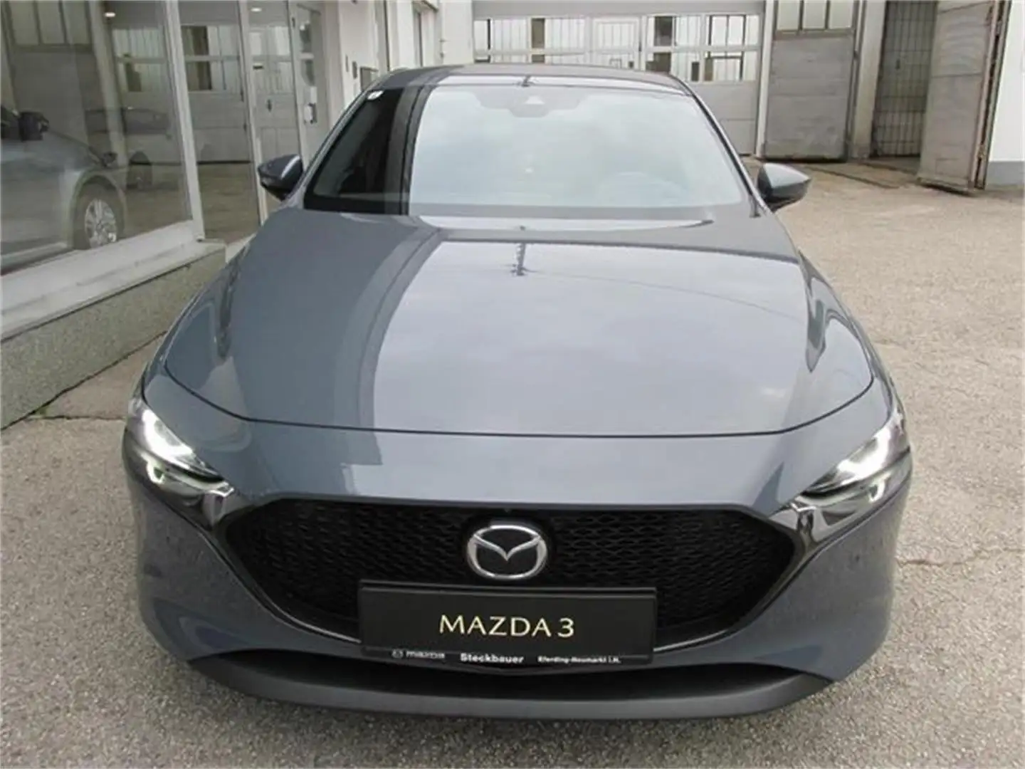 Mazda 3 /SKYACTIV-G122/COMFORT+/SOUND/STYLE/TECH Grau - 2