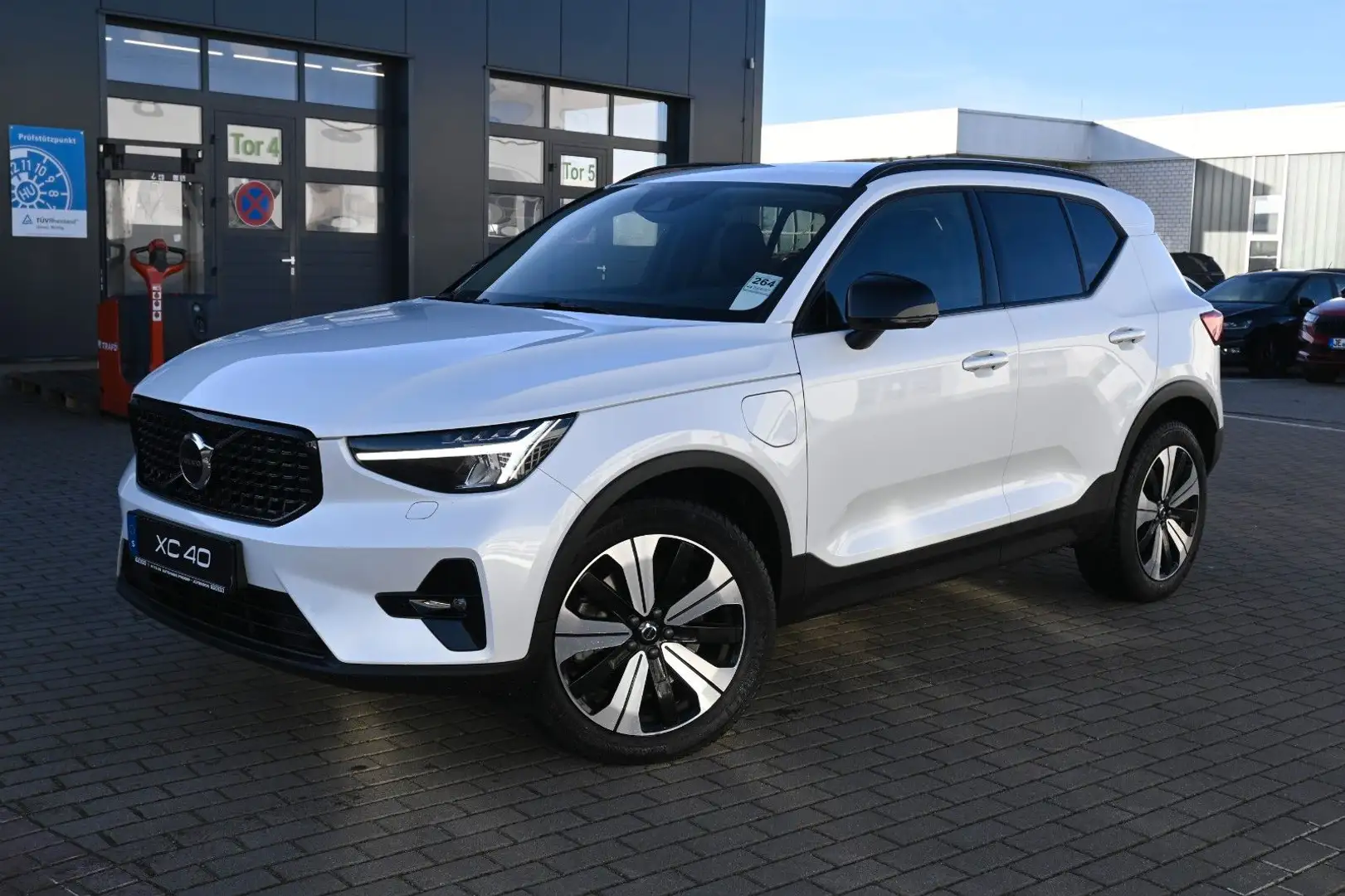 Volvo XC40 T5 Recharge Plus Dark*H&K*BLIS*RFK*AHK Weiß - 1