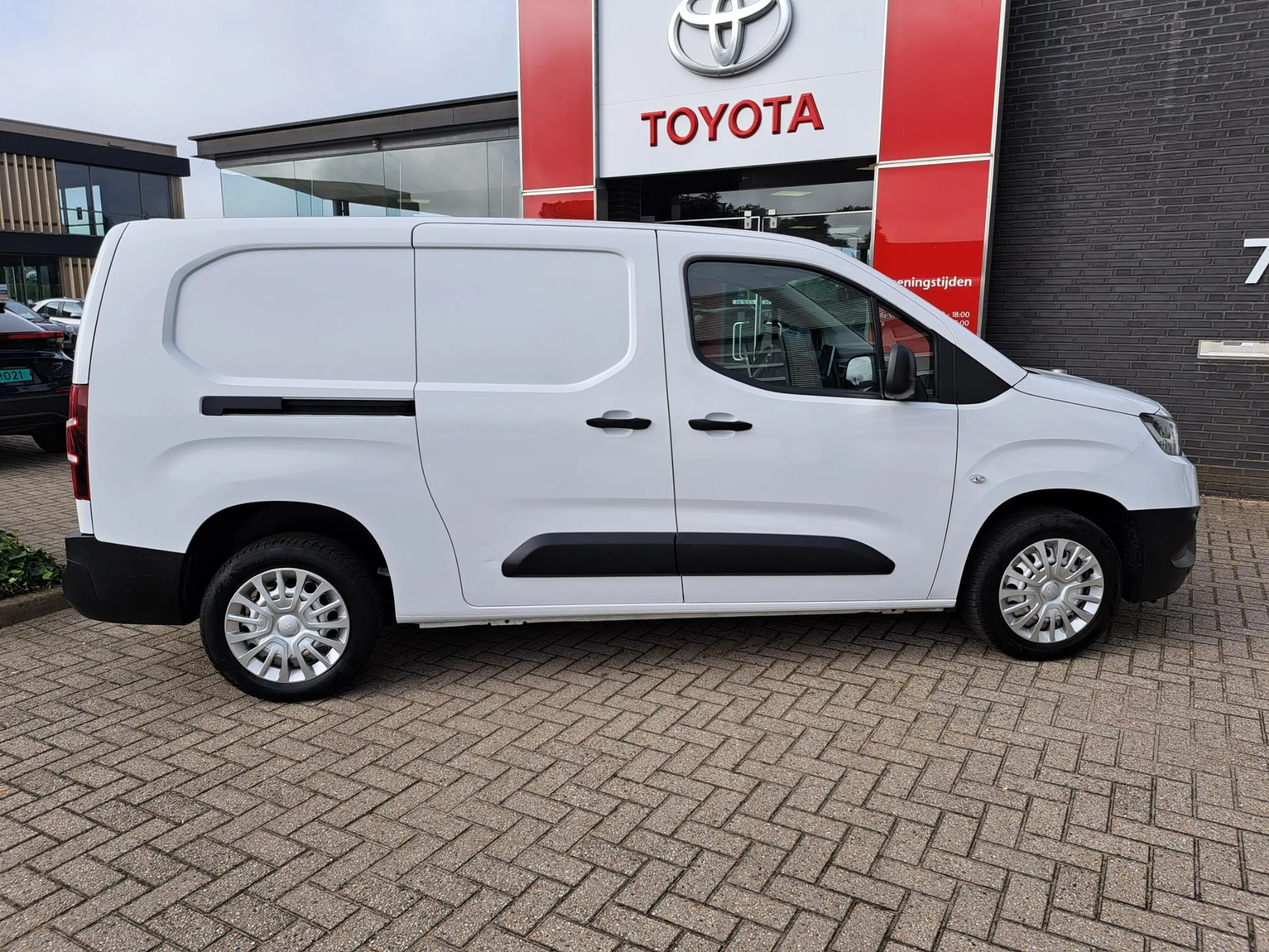 Toyota Proace City 1.5 D-4D COOL L2 3-PERS AIRCO CRUISE BETIMMERD P-S — photo 4