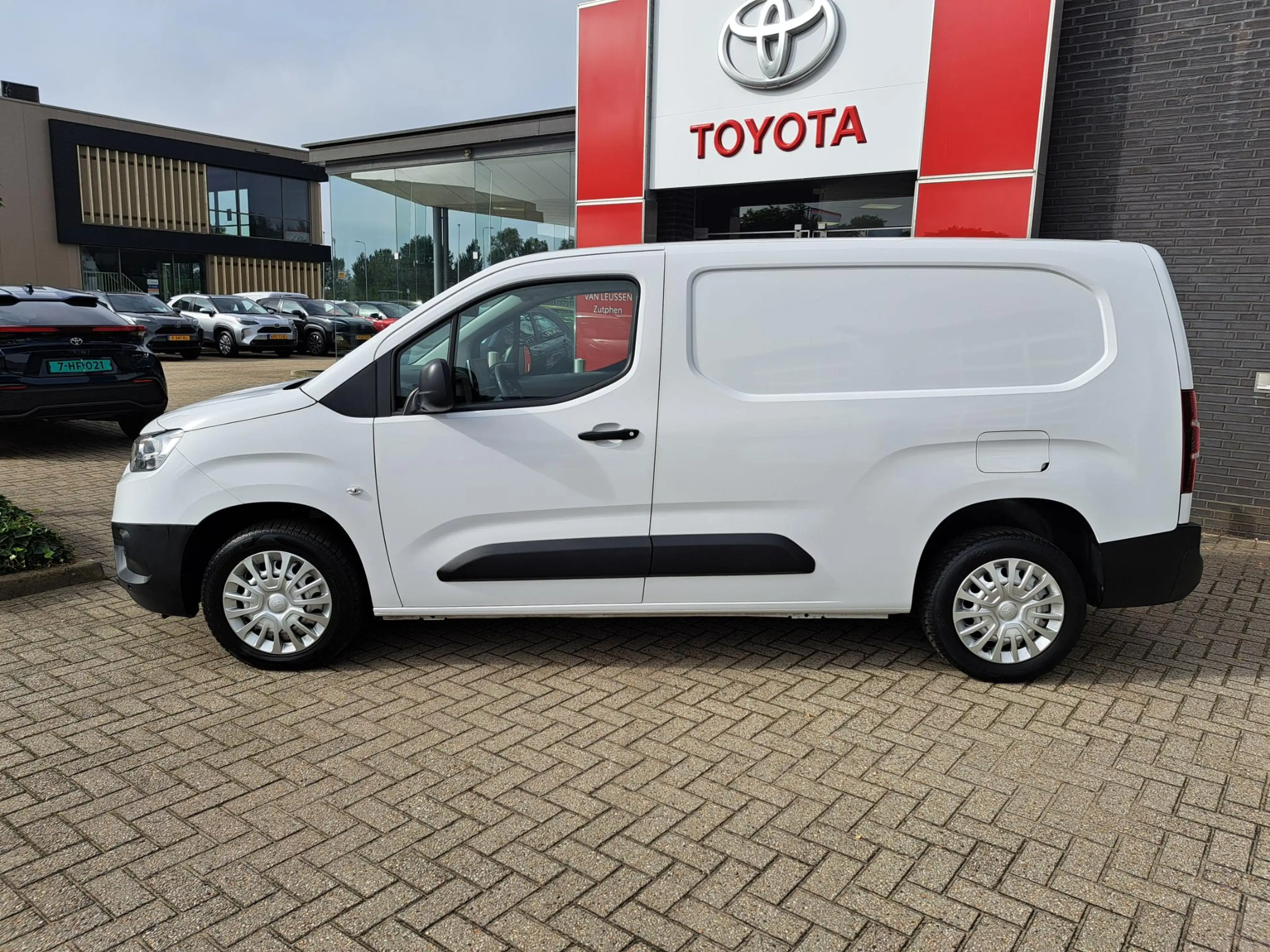 Toyota Proace City 1.5 D-4D COOL L2 3-PERS AIRCO CRUISE BETIMMERD P-S — photo 3