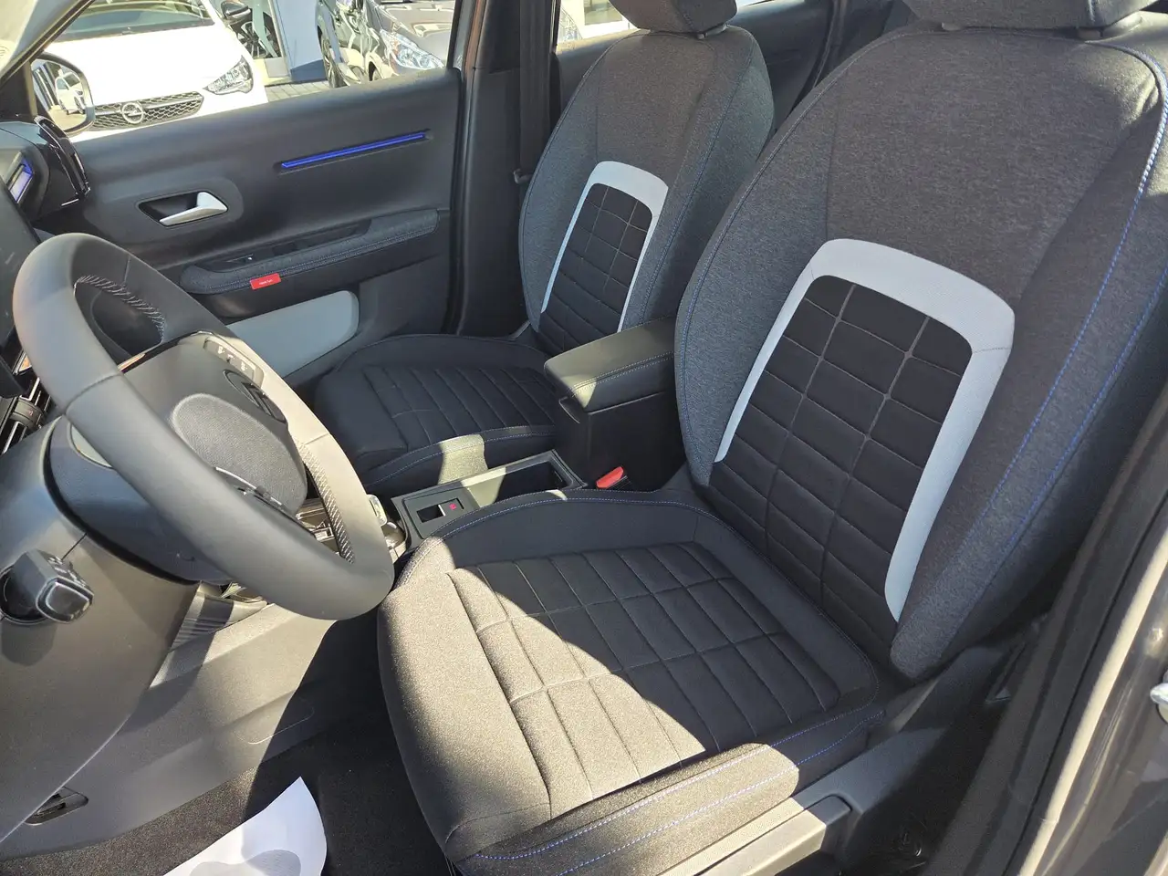 Citroen C3 1.2 hybrid Plus 110cv edcs6 (VARI COLORI) 10