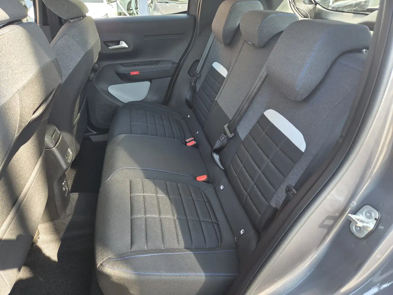 Citroen C3 1.2 hybrid Plus 110cv edcs6 (VARI COLORI) 11