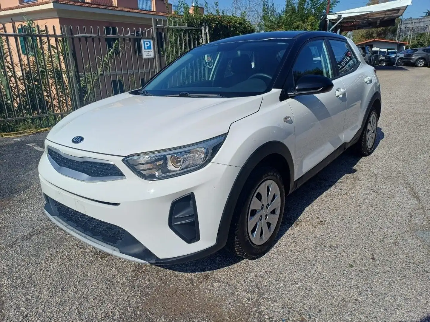 Kia Stonic 1400 MPI ECOGPL URBAN 100CV CARPLAY LED PDC ITALIA Bianco - 2