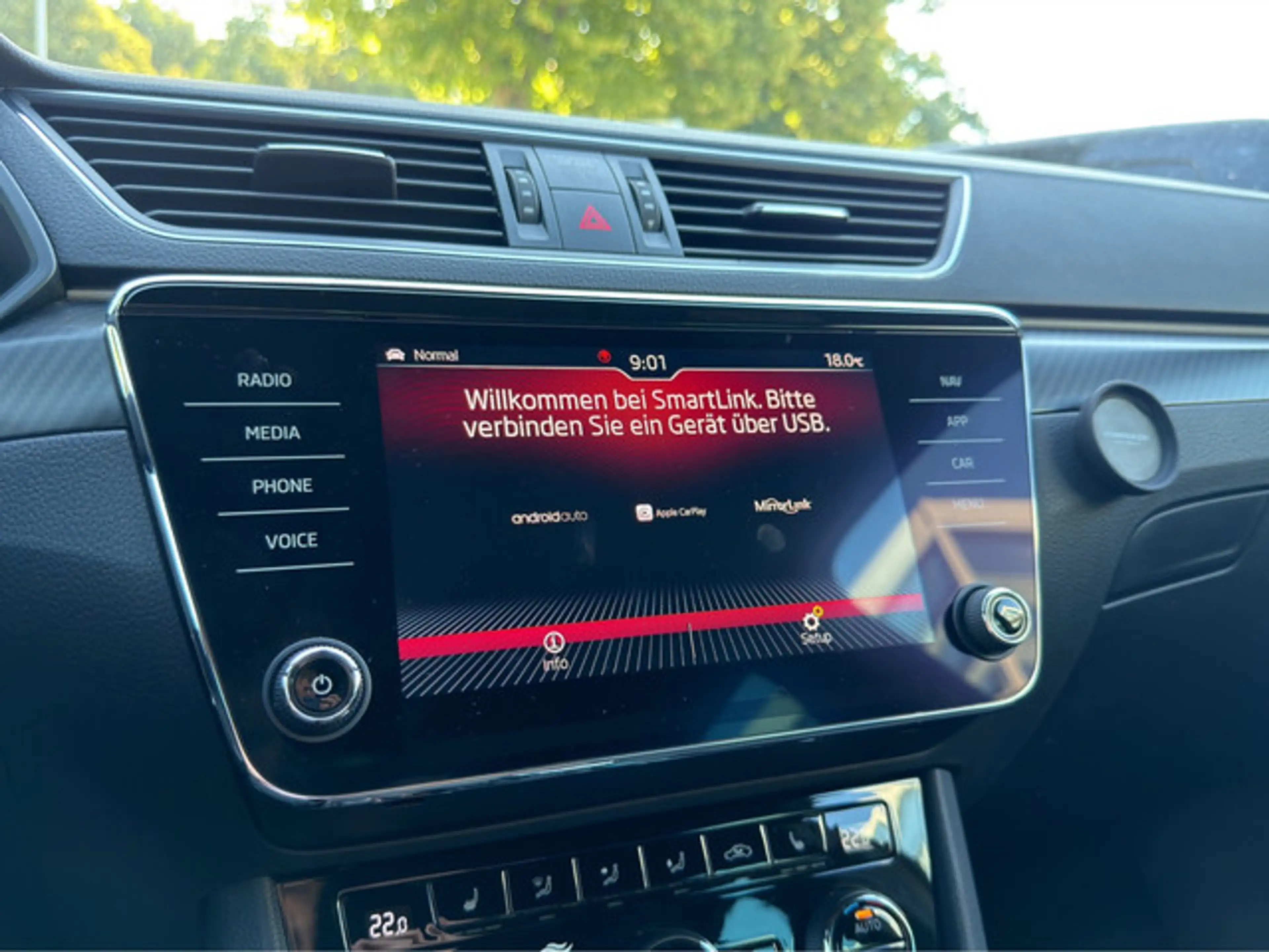 Skoda Superb Combi 2.0 TDI SportLine DSG MATRIX-LED — photo 25