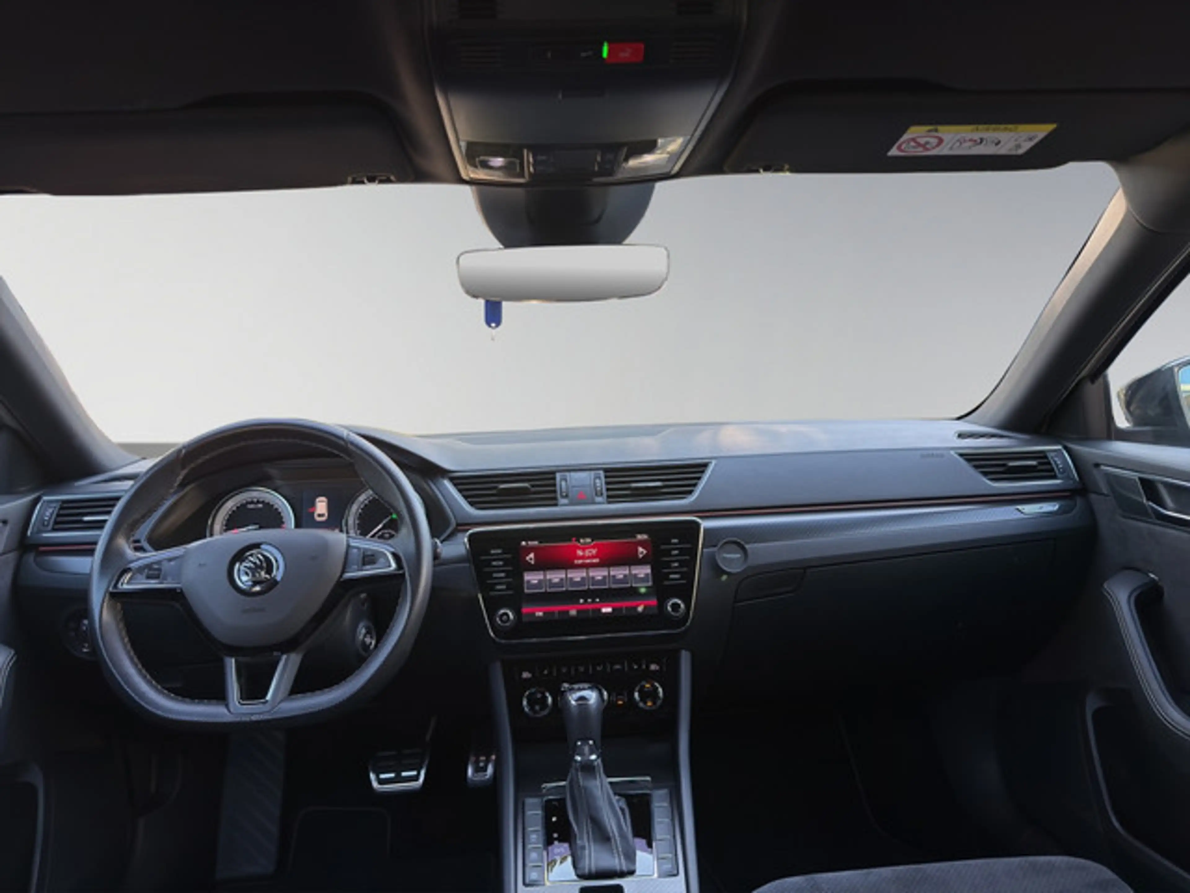 Skoda Superb Combi 2.0 TDI SportLine DSG MATRIX-LED — photo 15