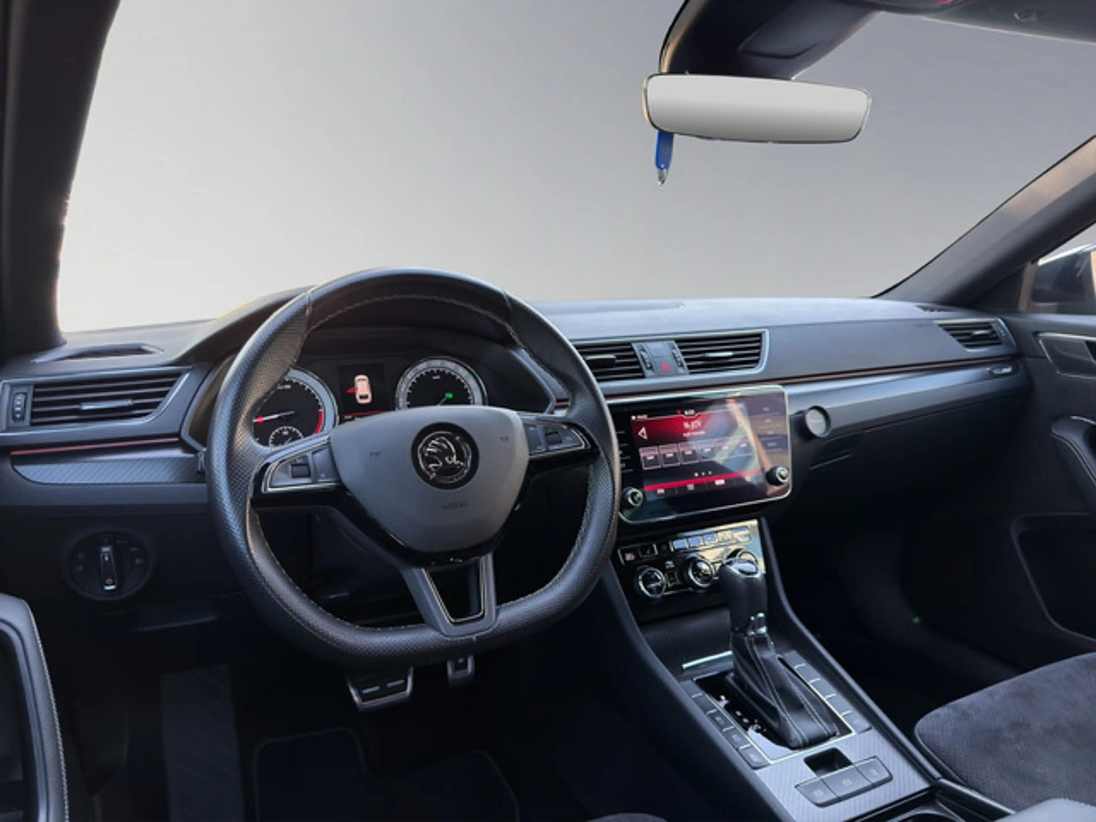 Skoda Superb Combi 2.0 TDI SportLine DSG MATRIX-LED — photo 17