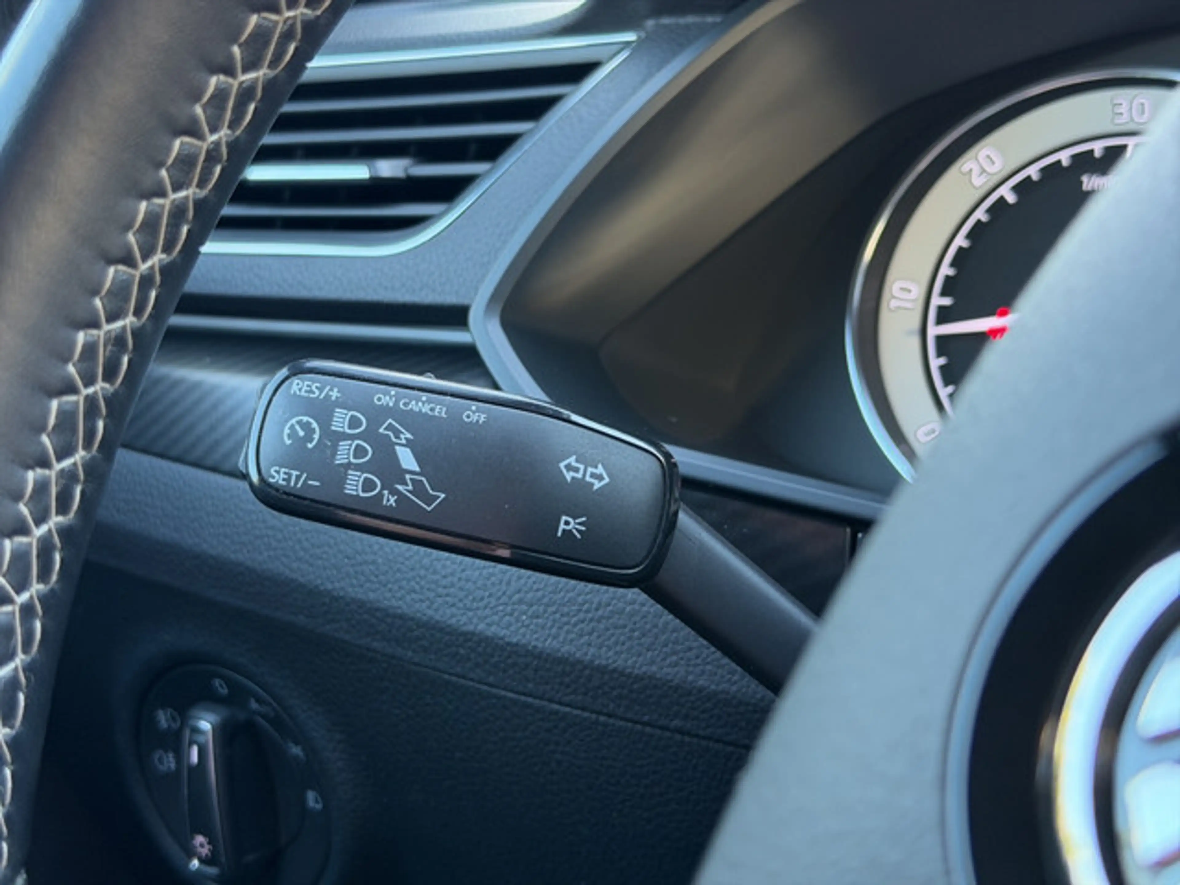 Skoda Superb Combi 2.0 TDI SportLine DSG MATRIX-LED — photo 23