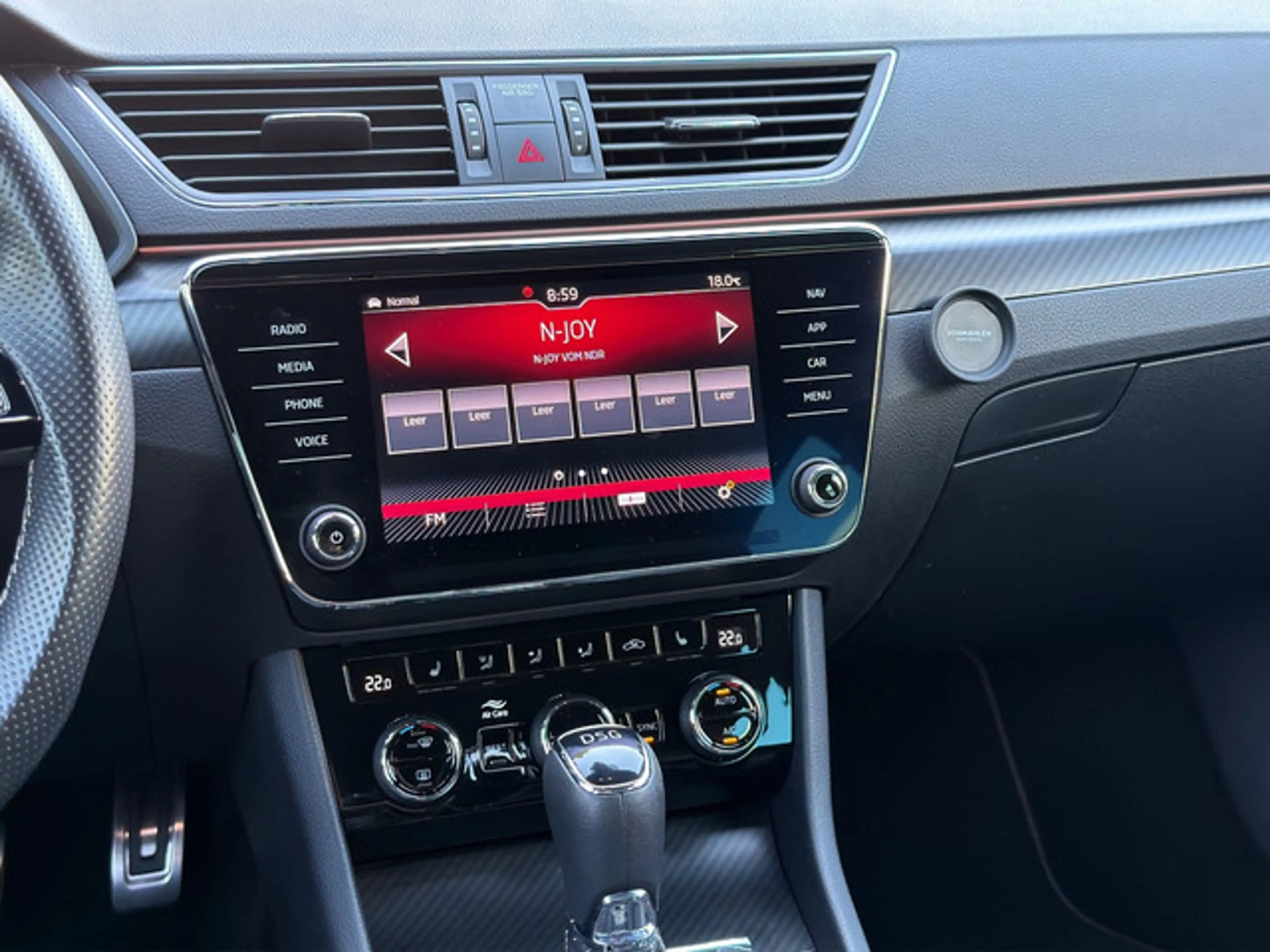 Skoda Superb Combi 2.0 TDI SportLine DSG MATRIX-LED — photo 16