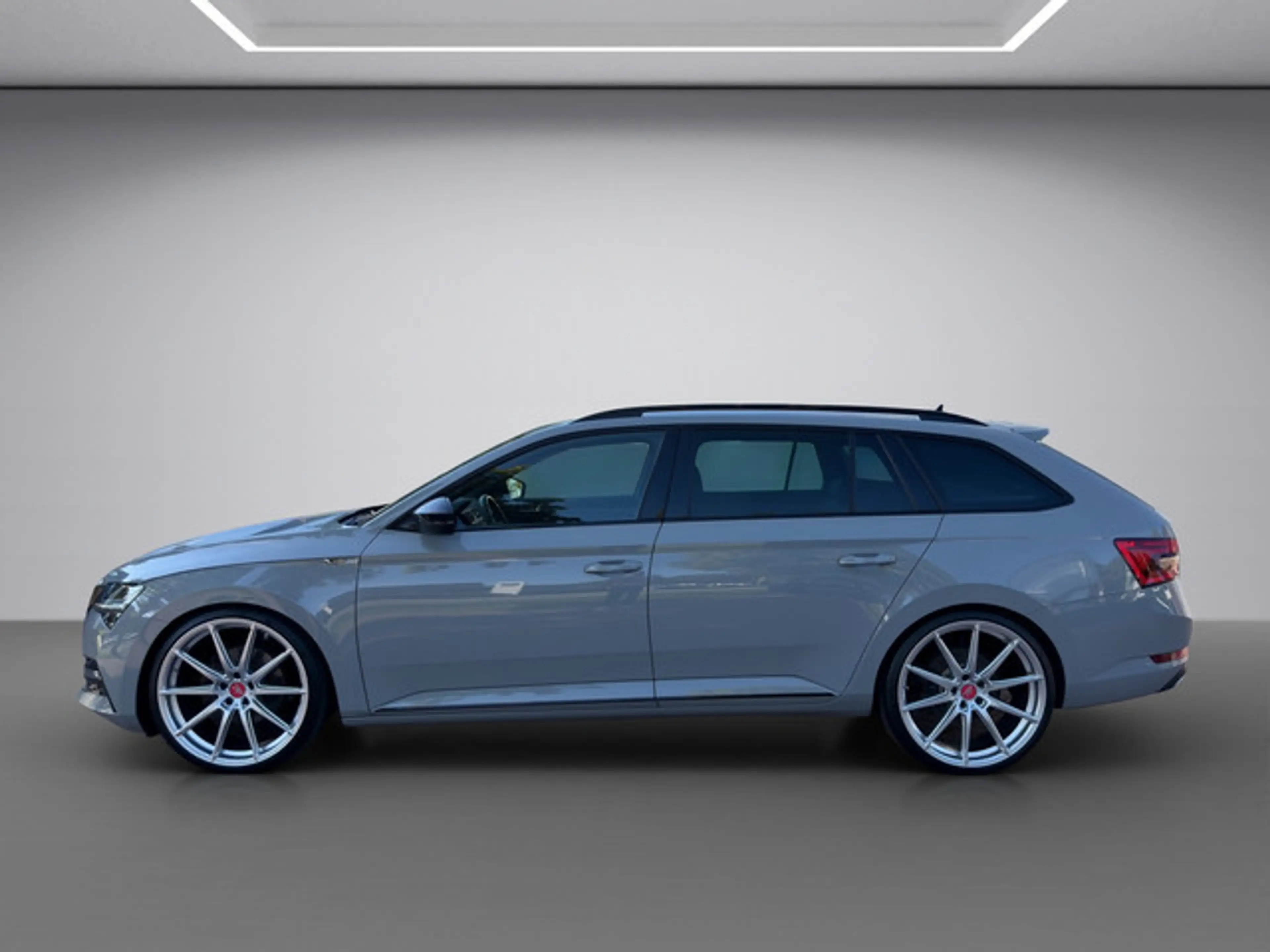 Skoda Superb Combi 2.0 TDI SportLine DSG MATRIX-LED — photo 3