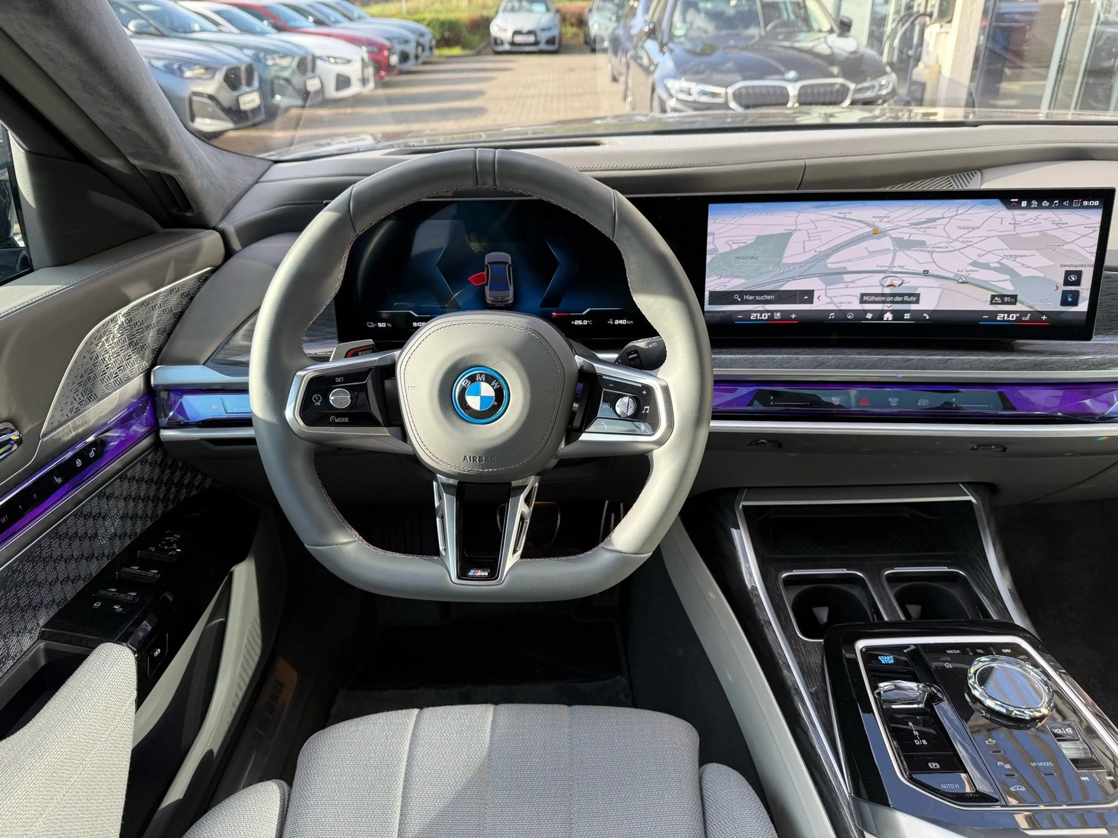 BMW i7 M70 xDrive M Sport //ExecutiveLoungeSeating B&W — photo 11