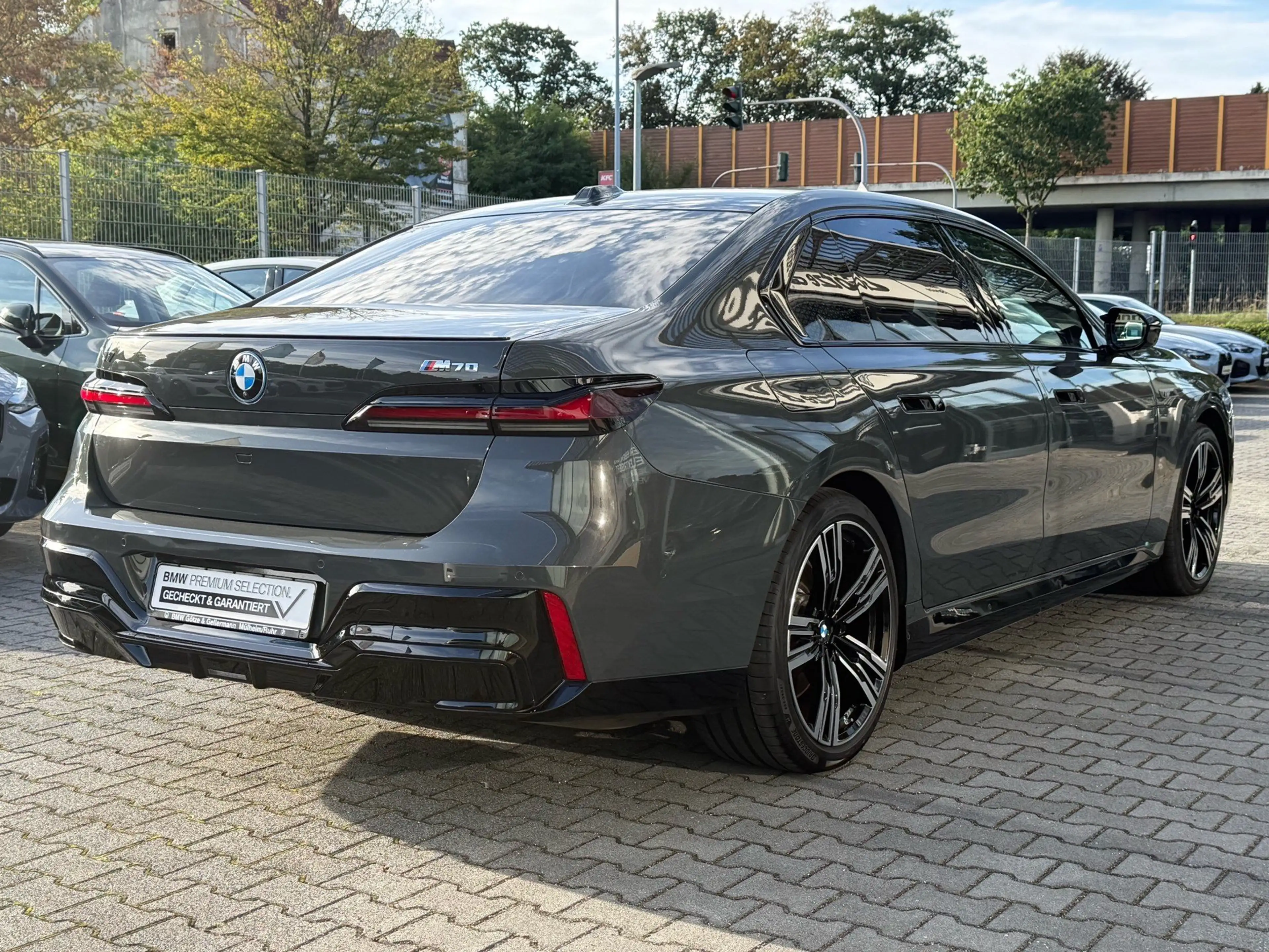 BMW i7 M70 xDrive M Sport //ExecutiveLoungeSeating B&W — photo 2