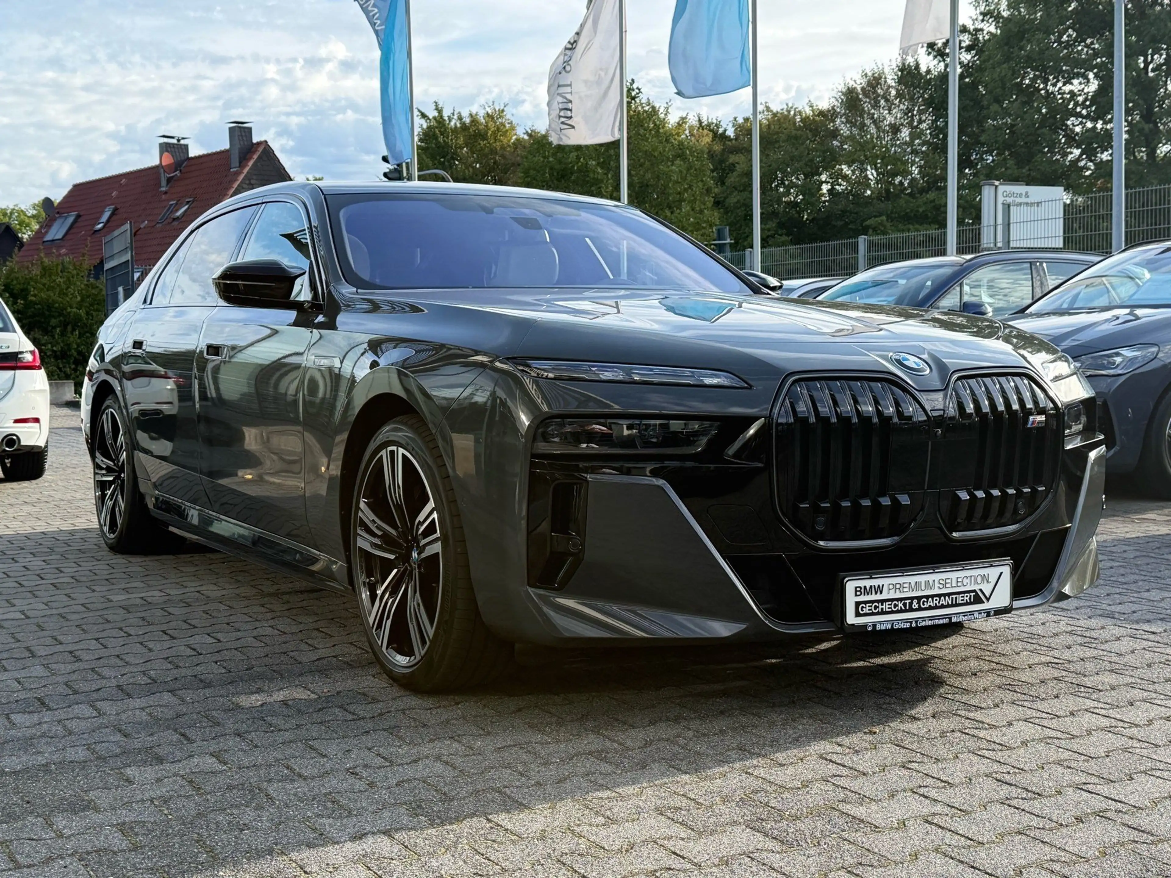 BMW i7 M70 xDrive M Sport //ExecutiveLoungeSeating B&W — photo 3