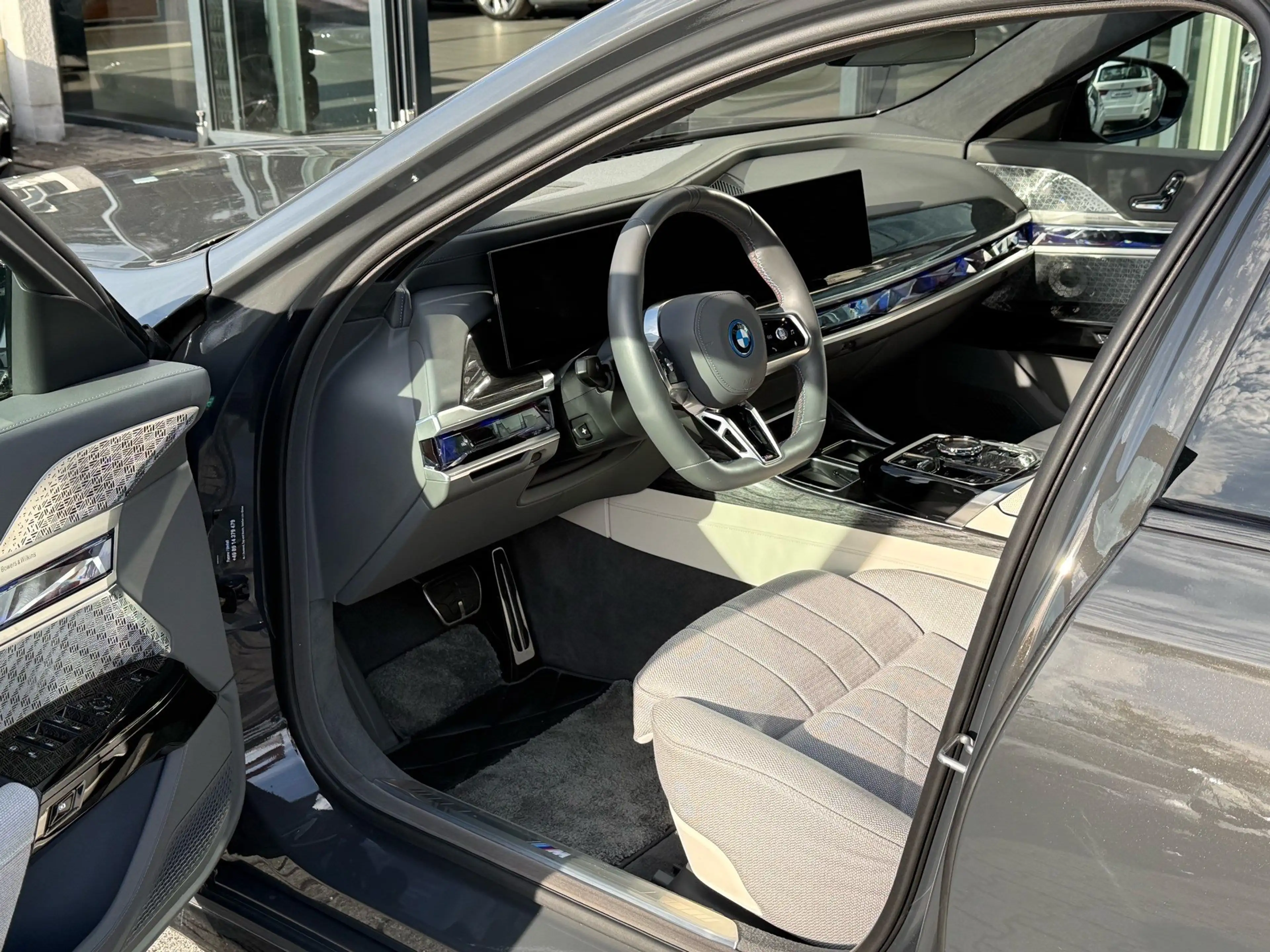BMW i7 M70 xDrive M Sport //ExecutiveLoungeSeating B&W — photo 5