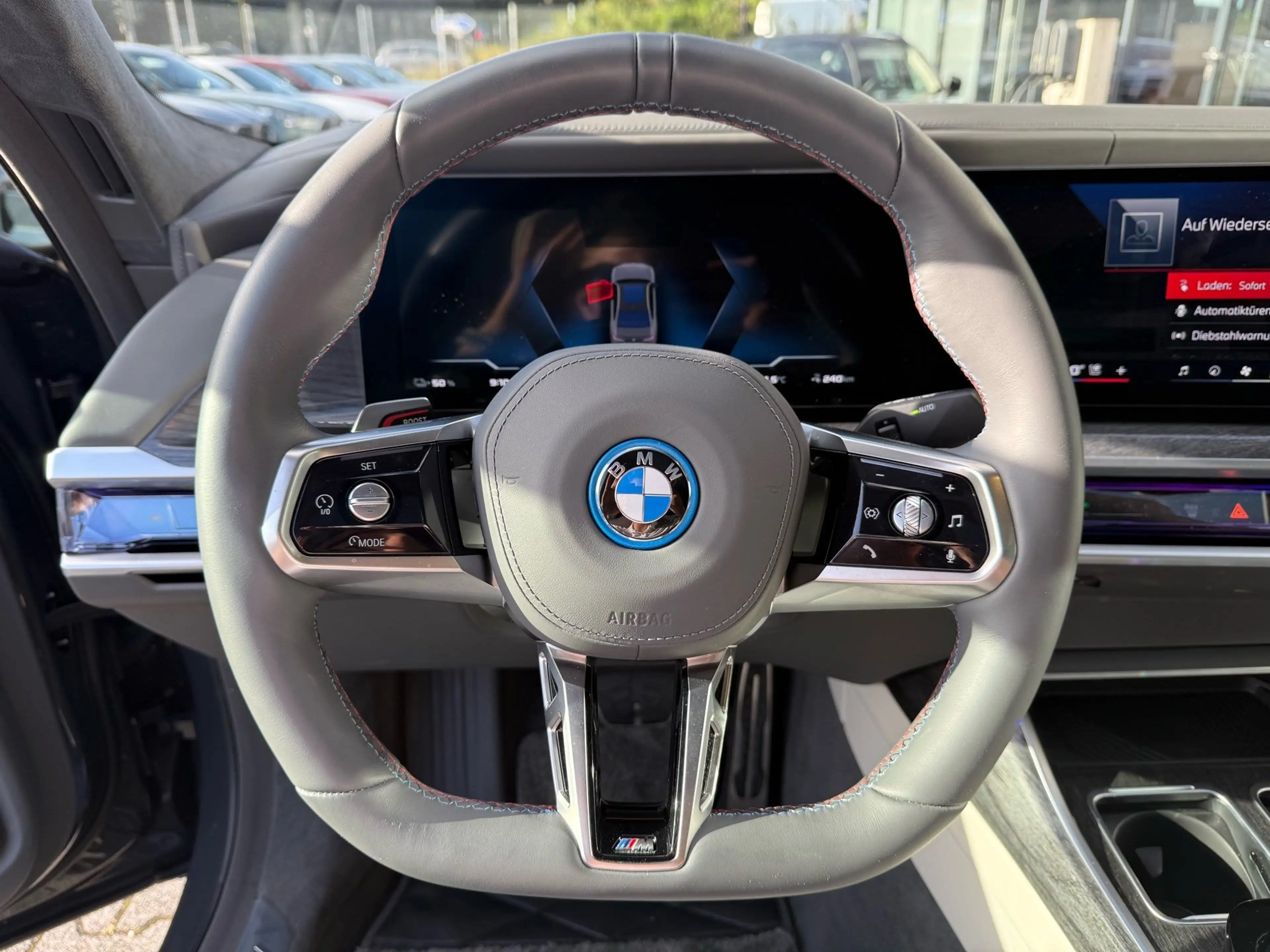 BMW i7 M70 xDrive M Sport //ExecutiveLoungeSeating B&W — photo 12