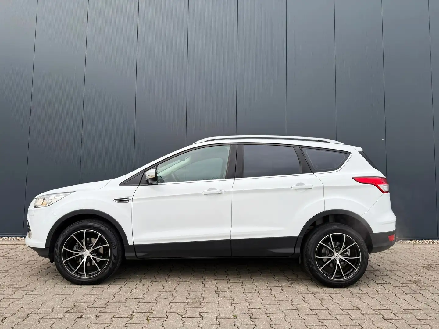 Ford Kuga 1.5 Titanium navi / leer / trekhaak / camera Wit - 2