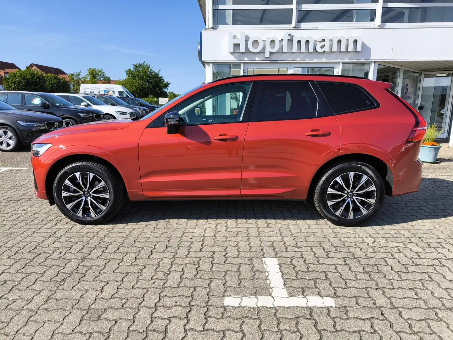 Volvo XC60 B4 (Diesel) AWD Plus Dark Rot - 2