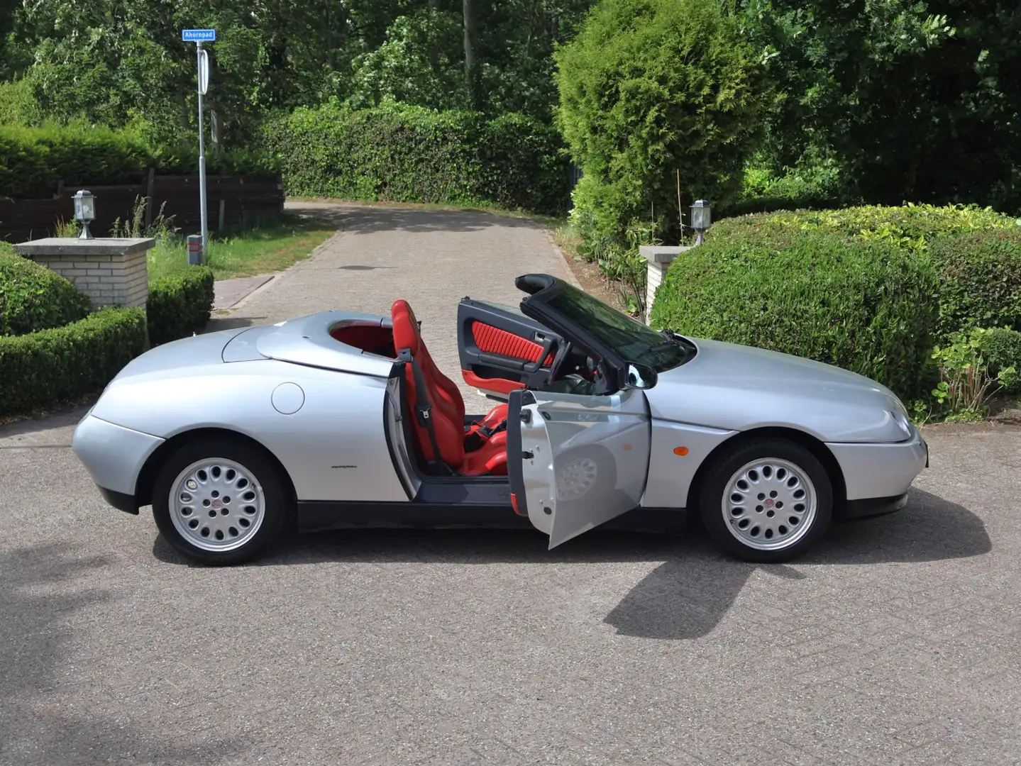 Alfa Romeo Spider 2.0-16V T.Spark Zilver - 1