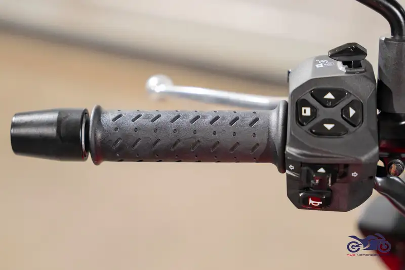 Aprilia Tuono - foto 7