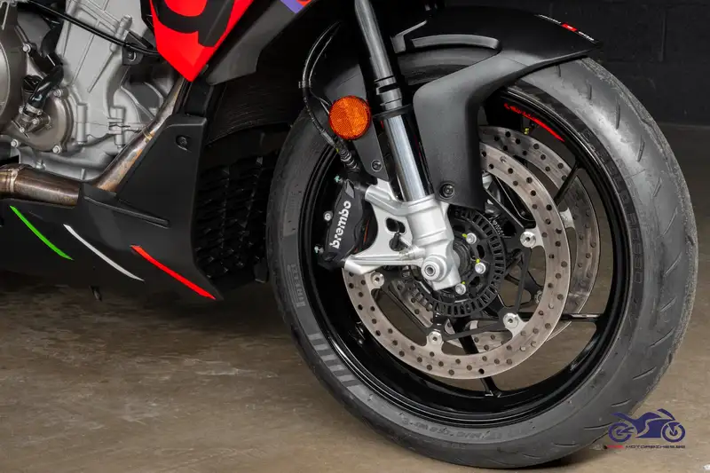 Aprilia Tuono - foto 5