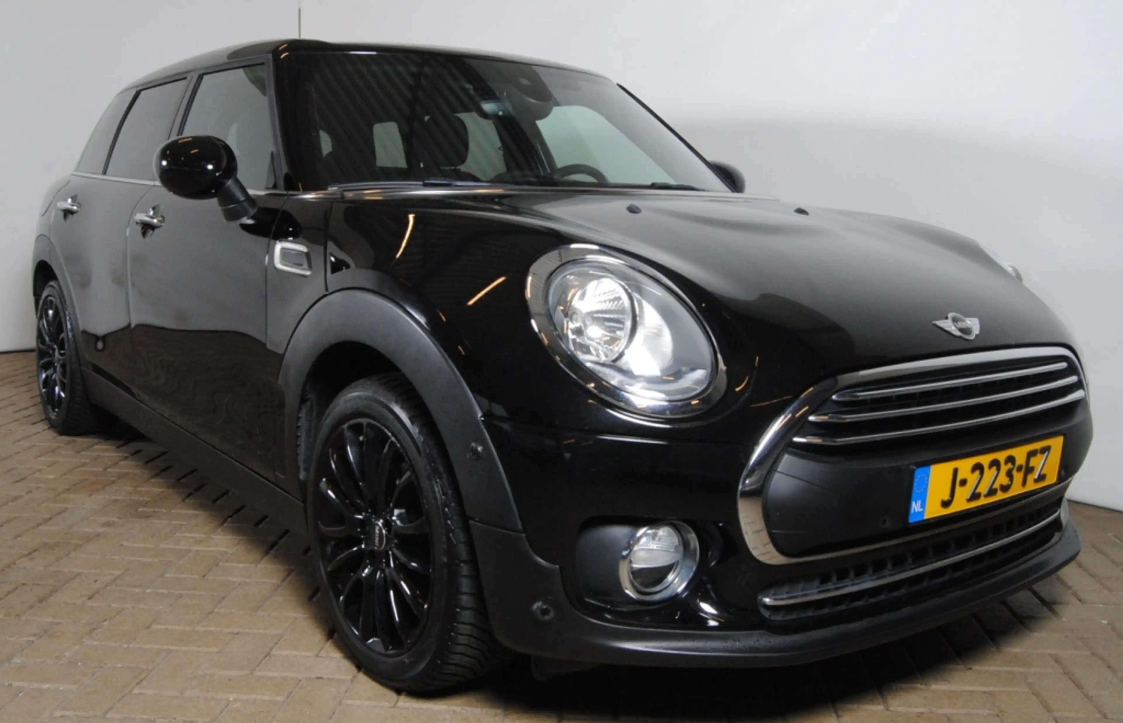 MINI One Clubman 1.5 Pepper — photo 13