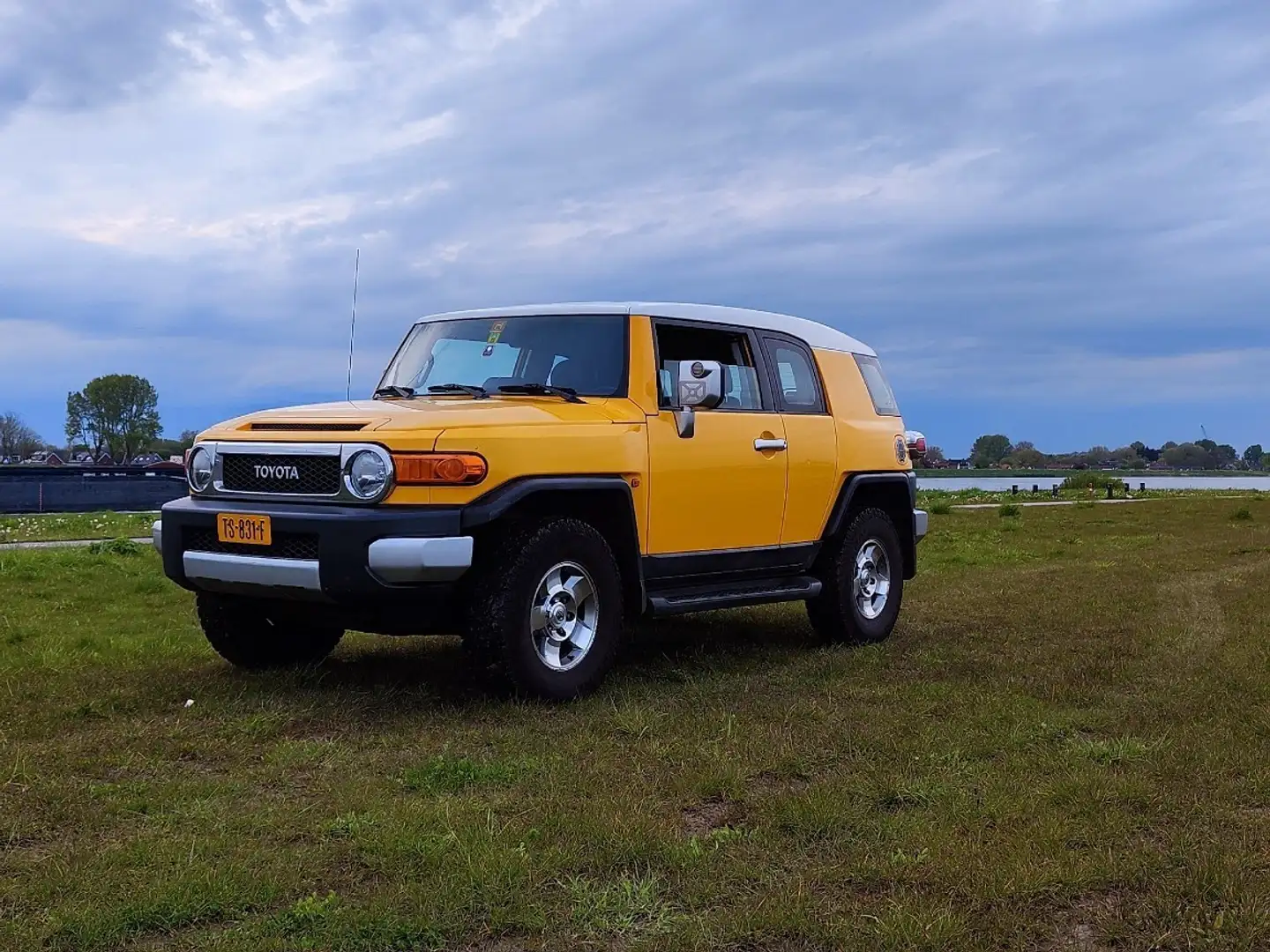 Toyota FJ Cruiser Żółty - 1