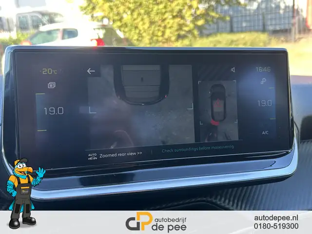 Peugeot E-208 view 6