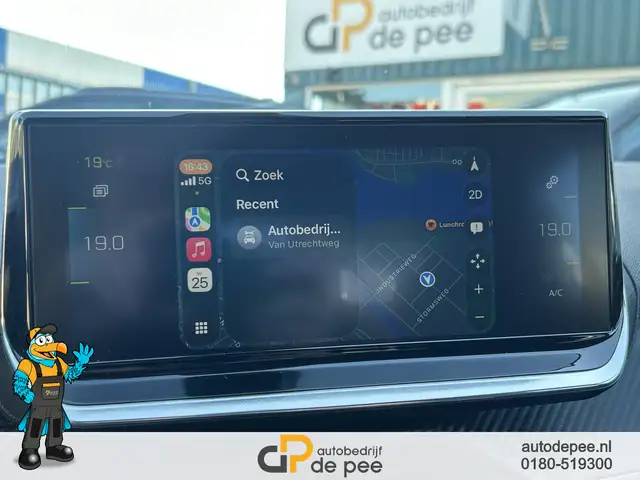 Peugeot E-208 view 5