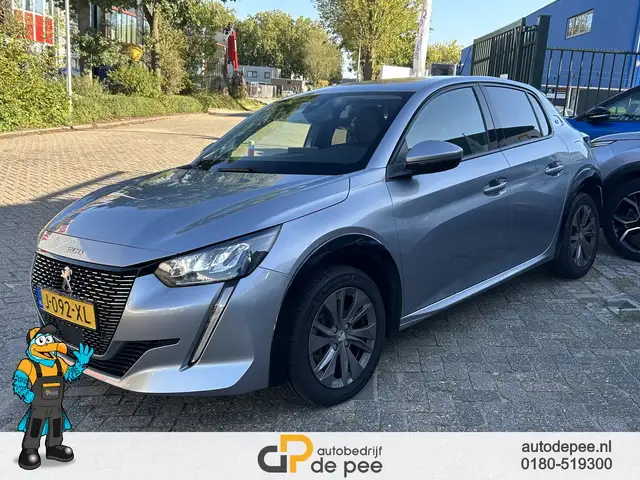 Peugeot E-208 view 2