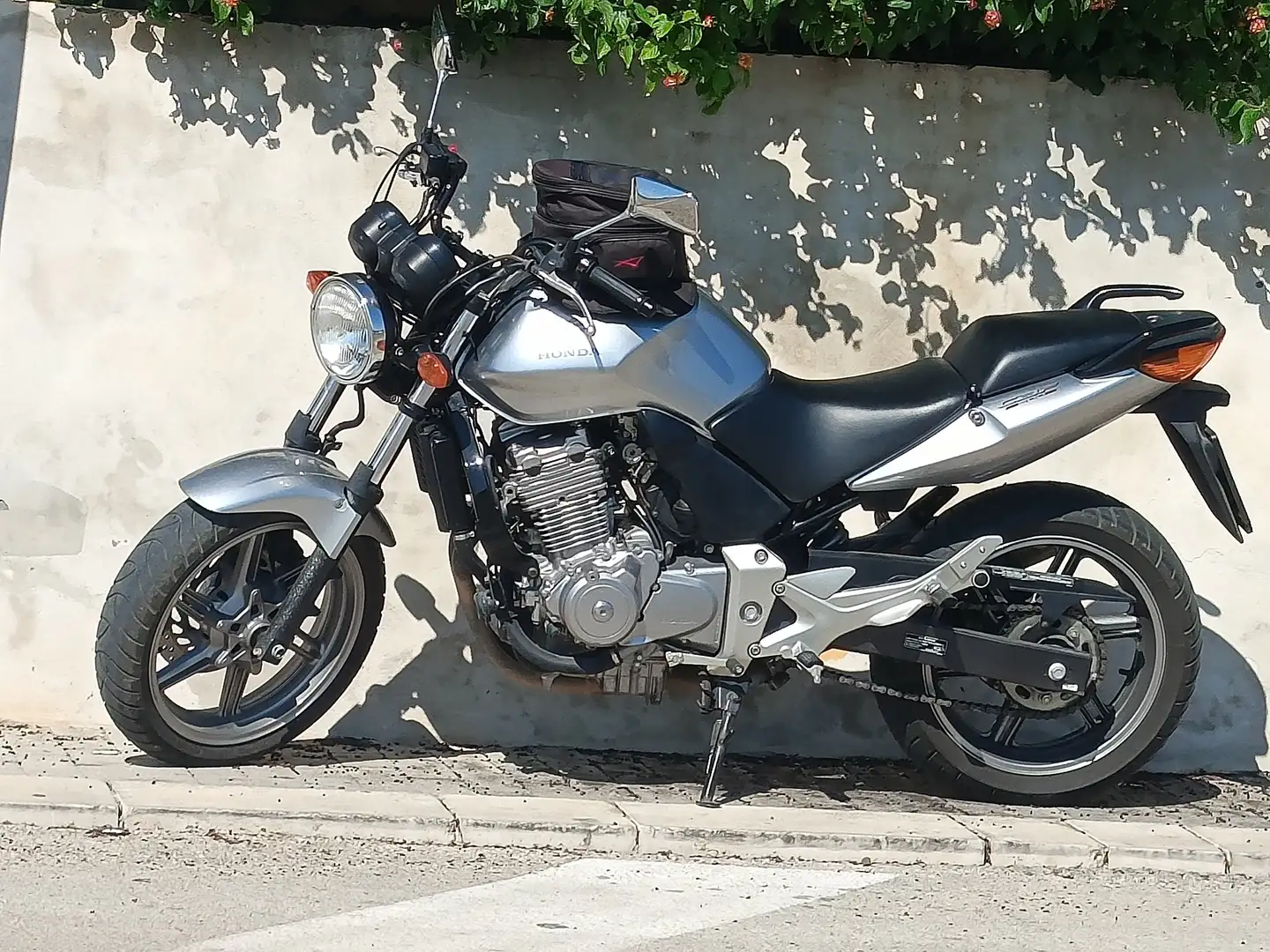 Honda CBF 500 srebrna - 1