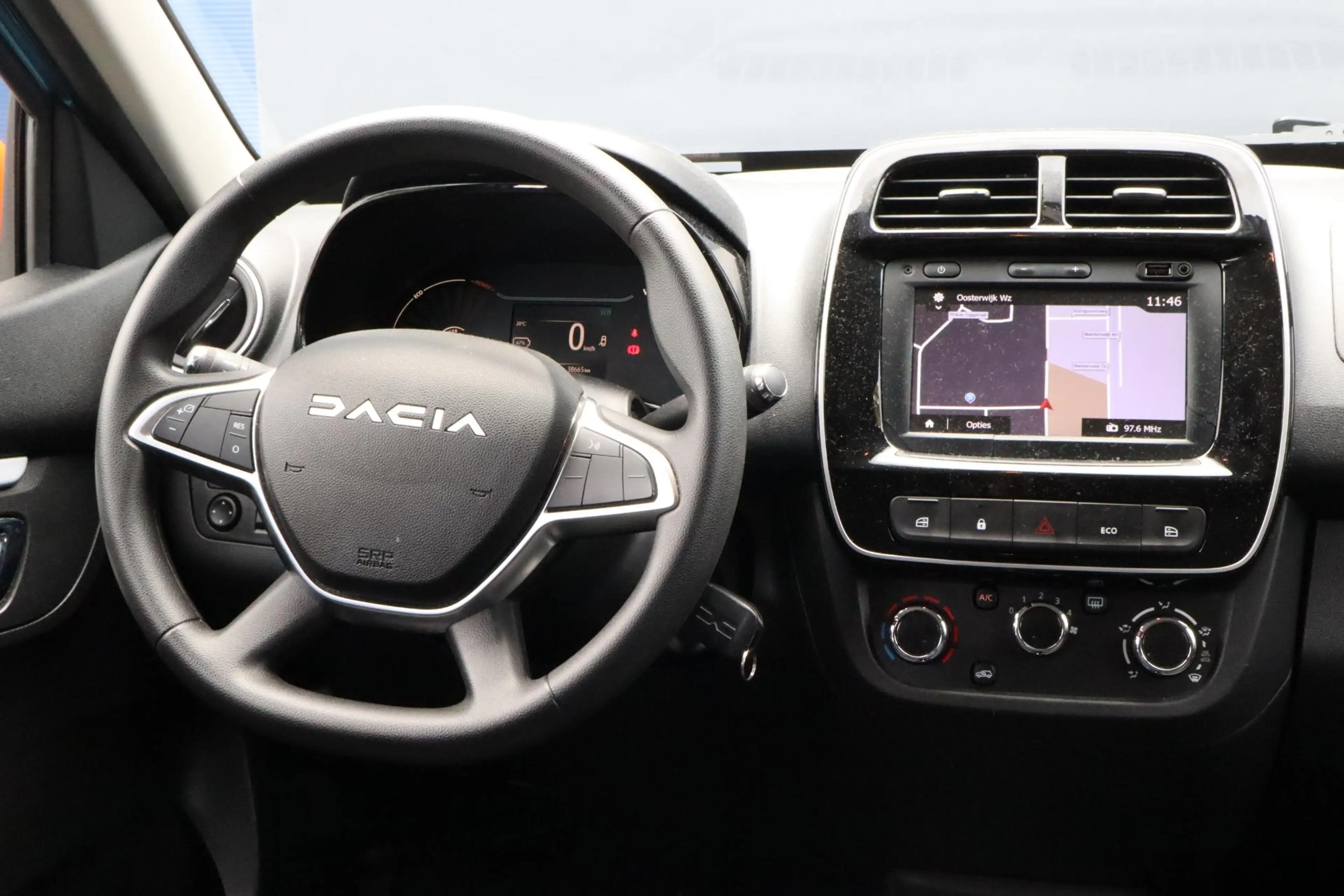Dacia Spring Expression 27 kWh | SOH 93,4 % | Camera | Apple Ca — photo 6